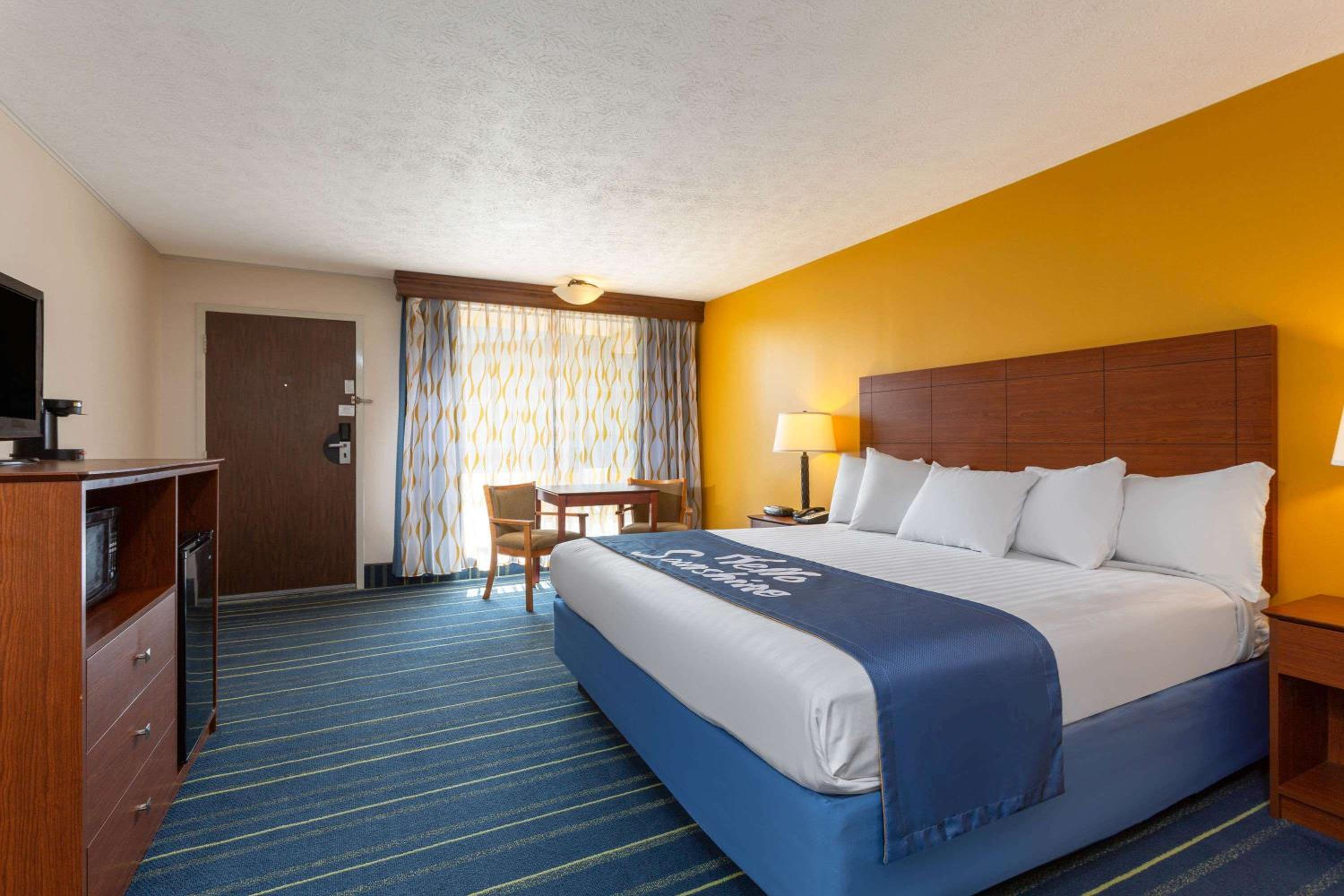Bedford Vacations - Days Inn by Wyndham Breezewood - Property Image 5