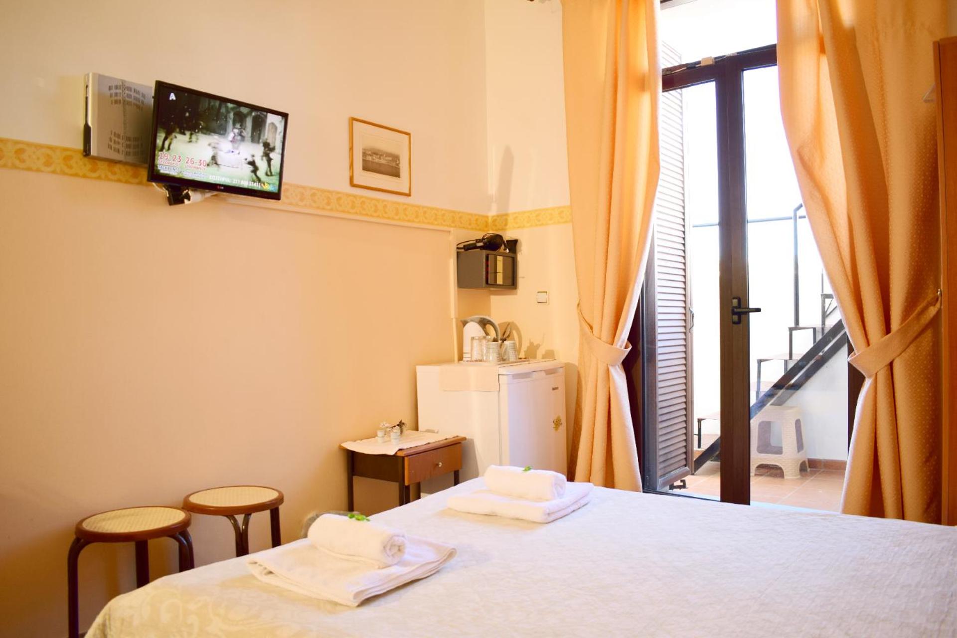 Stoa Rooms