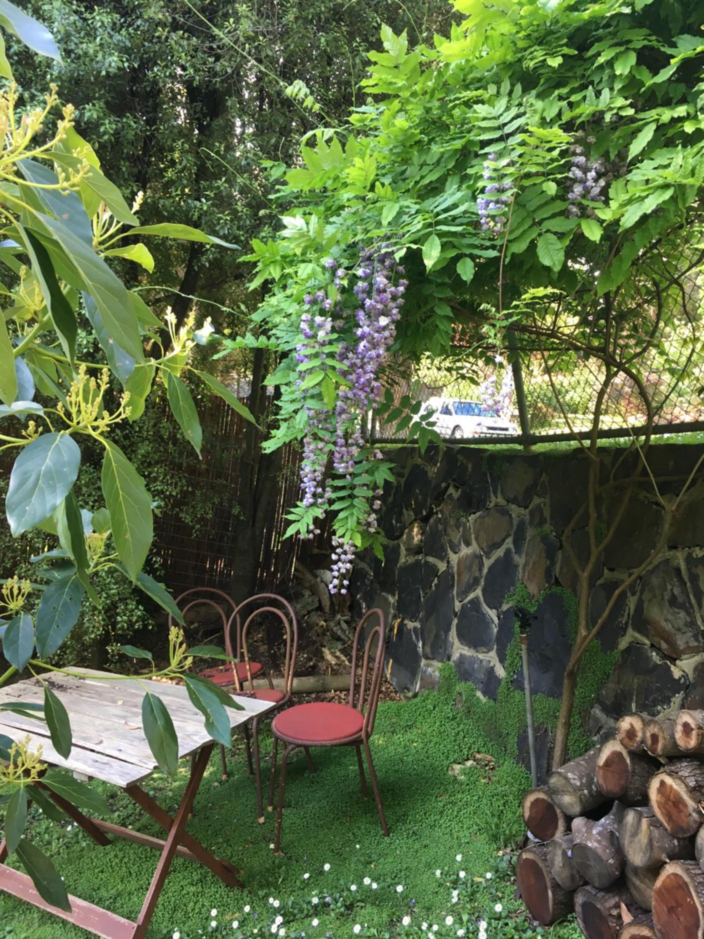 Stone's Throw Cottage Bed and Breakfast