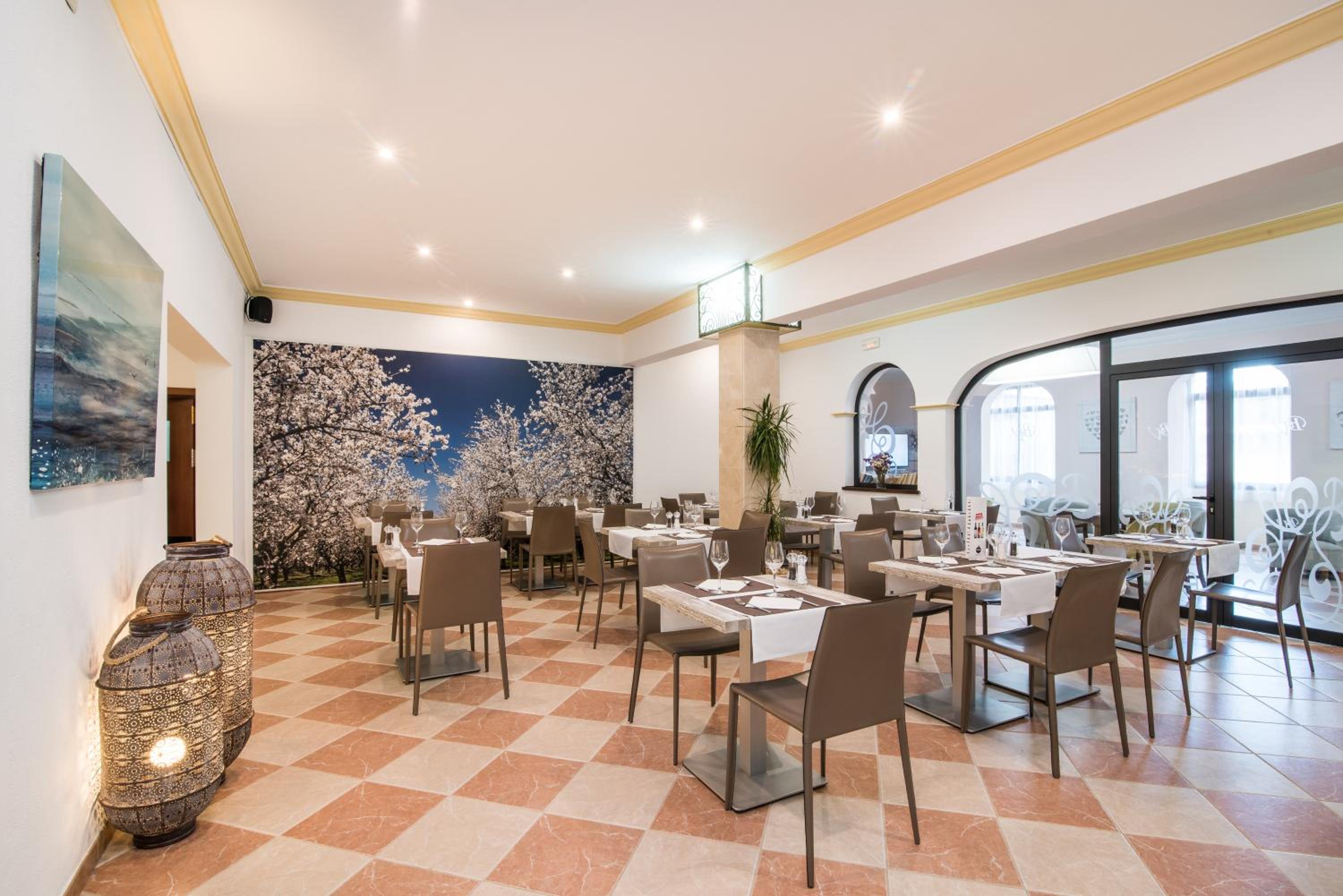 restaurant