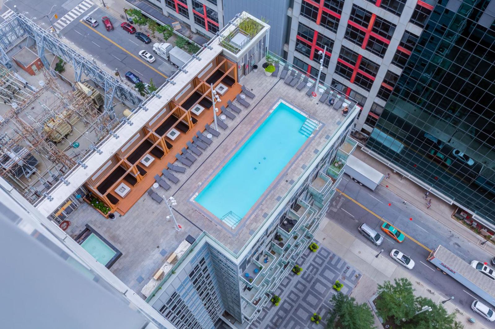 Chol Furnished Suites 2 Bedrooms Downtown Toronto Million Dollar CN Tower View MTCC Rogers Centre Blue Jays TIFF Free Parking