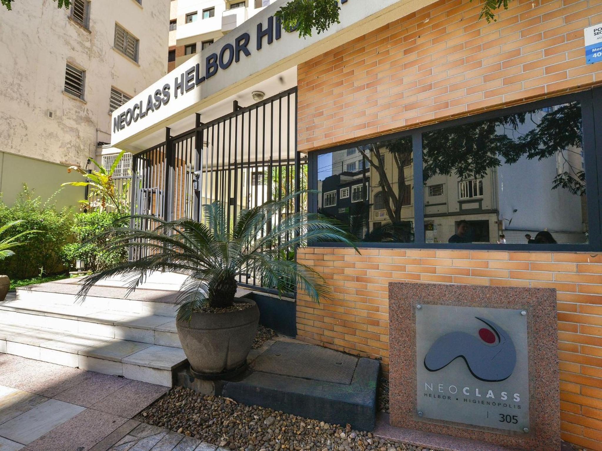 Hotel Apartamento Aconchegante com Vista Incrível, Piscina e Vaga - Image 1