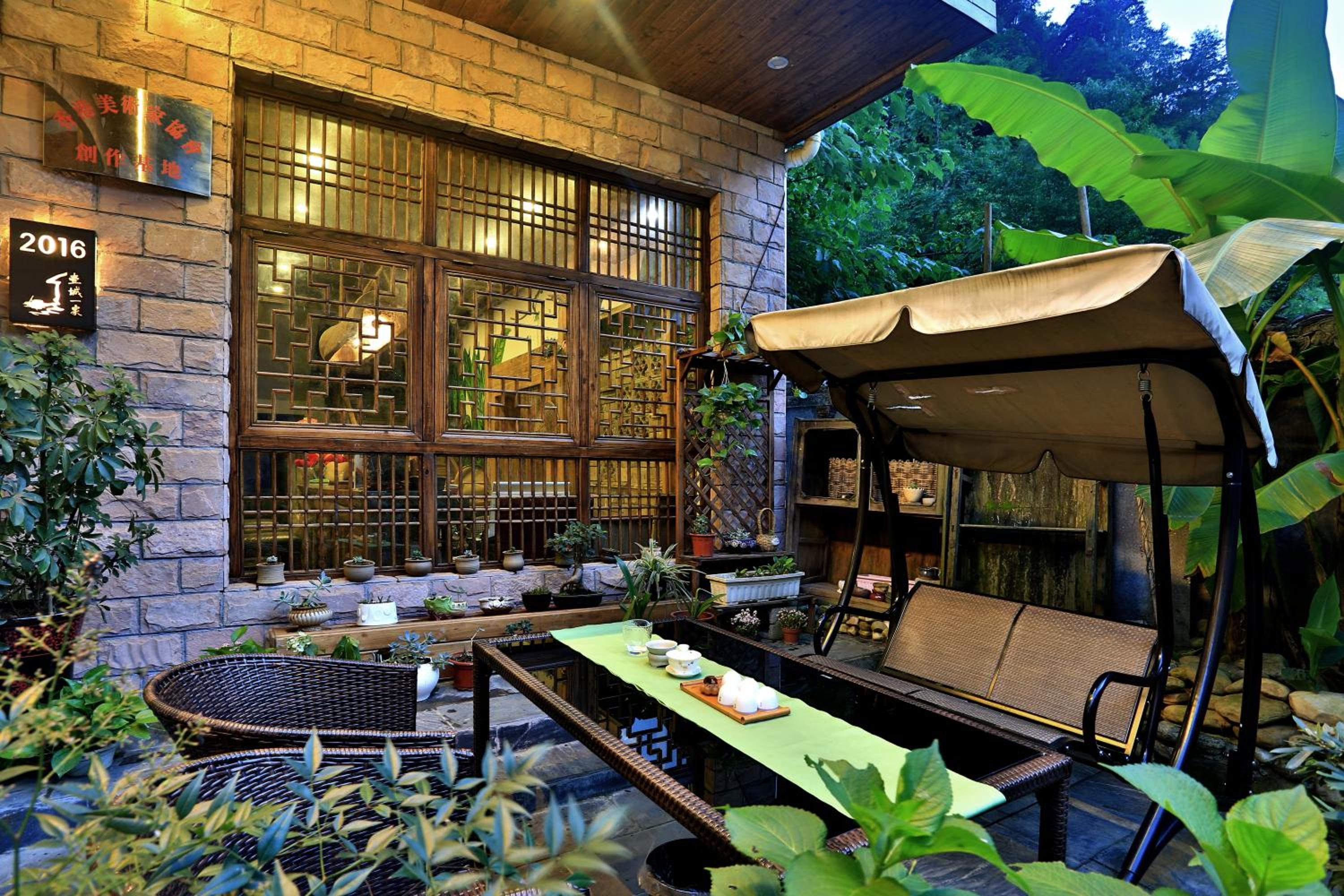 Zhangjiajie One city one inn