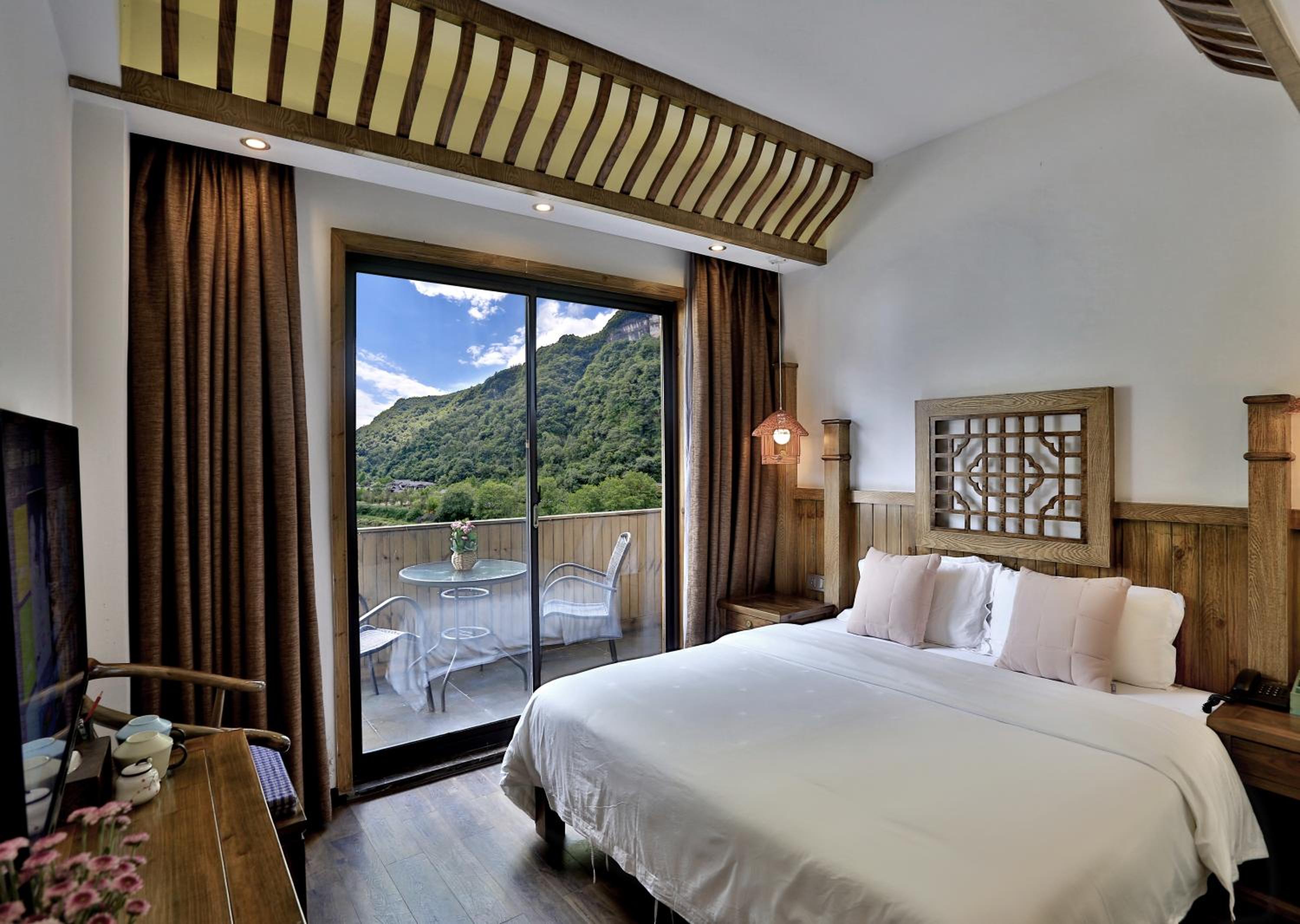 Zhangjiajie One city one inn