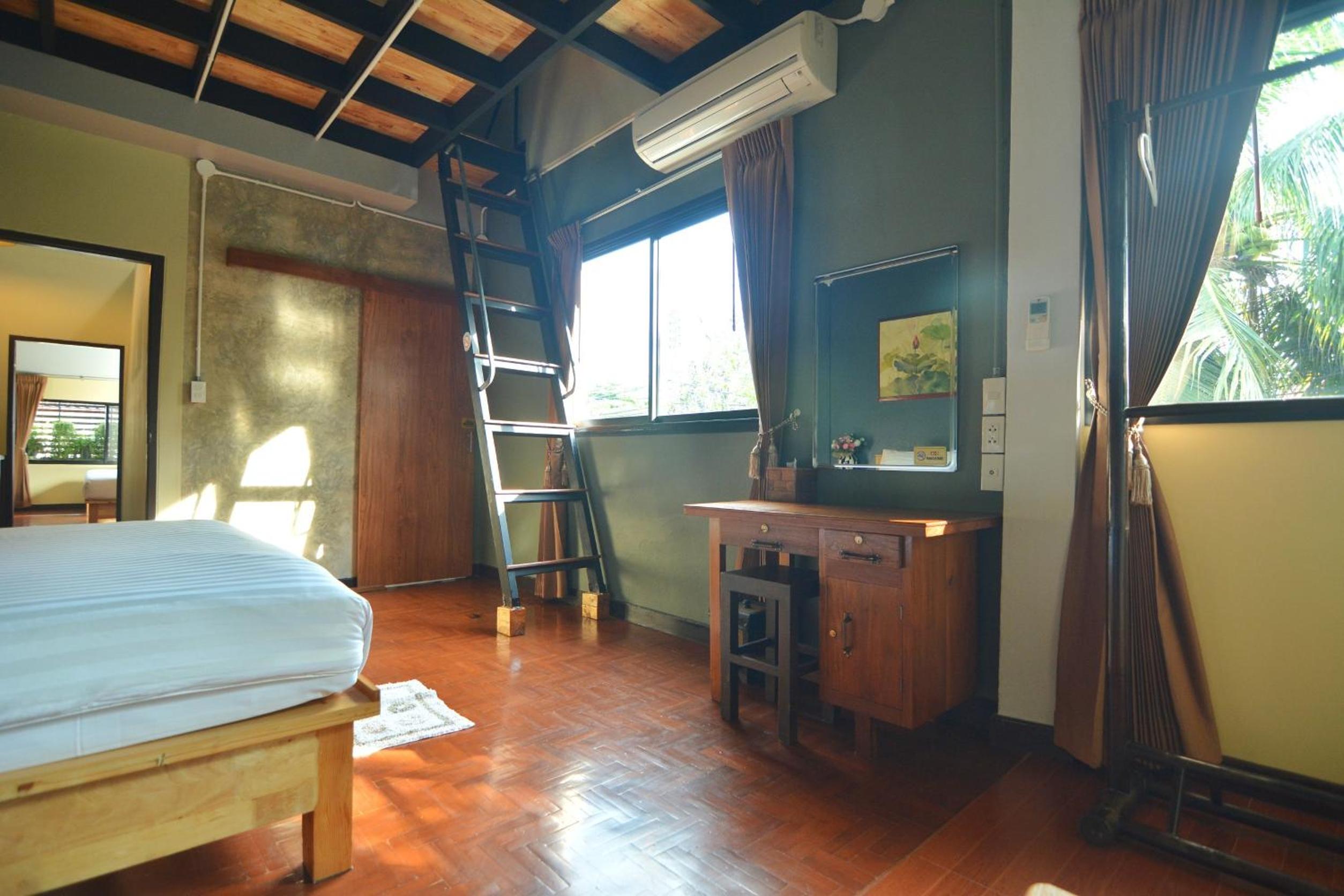 The Corner's unique house