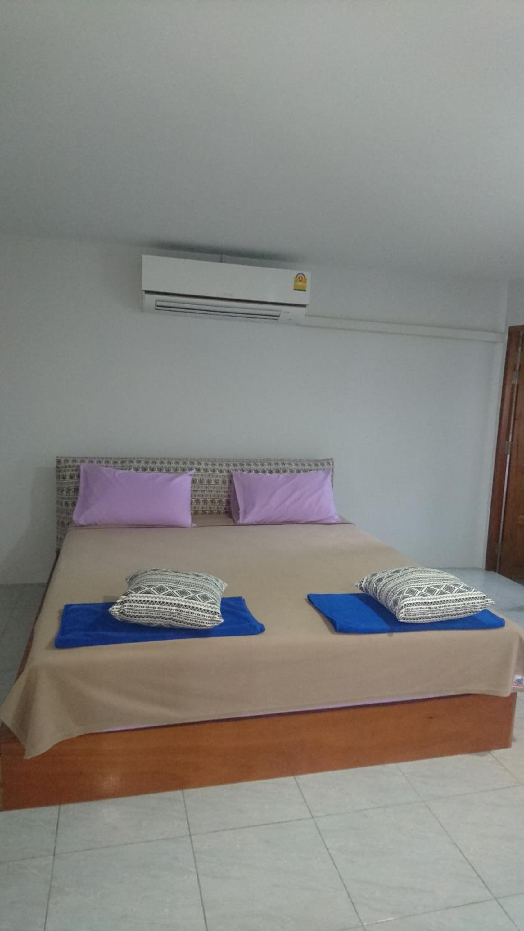 Easy Rooms and Minimart