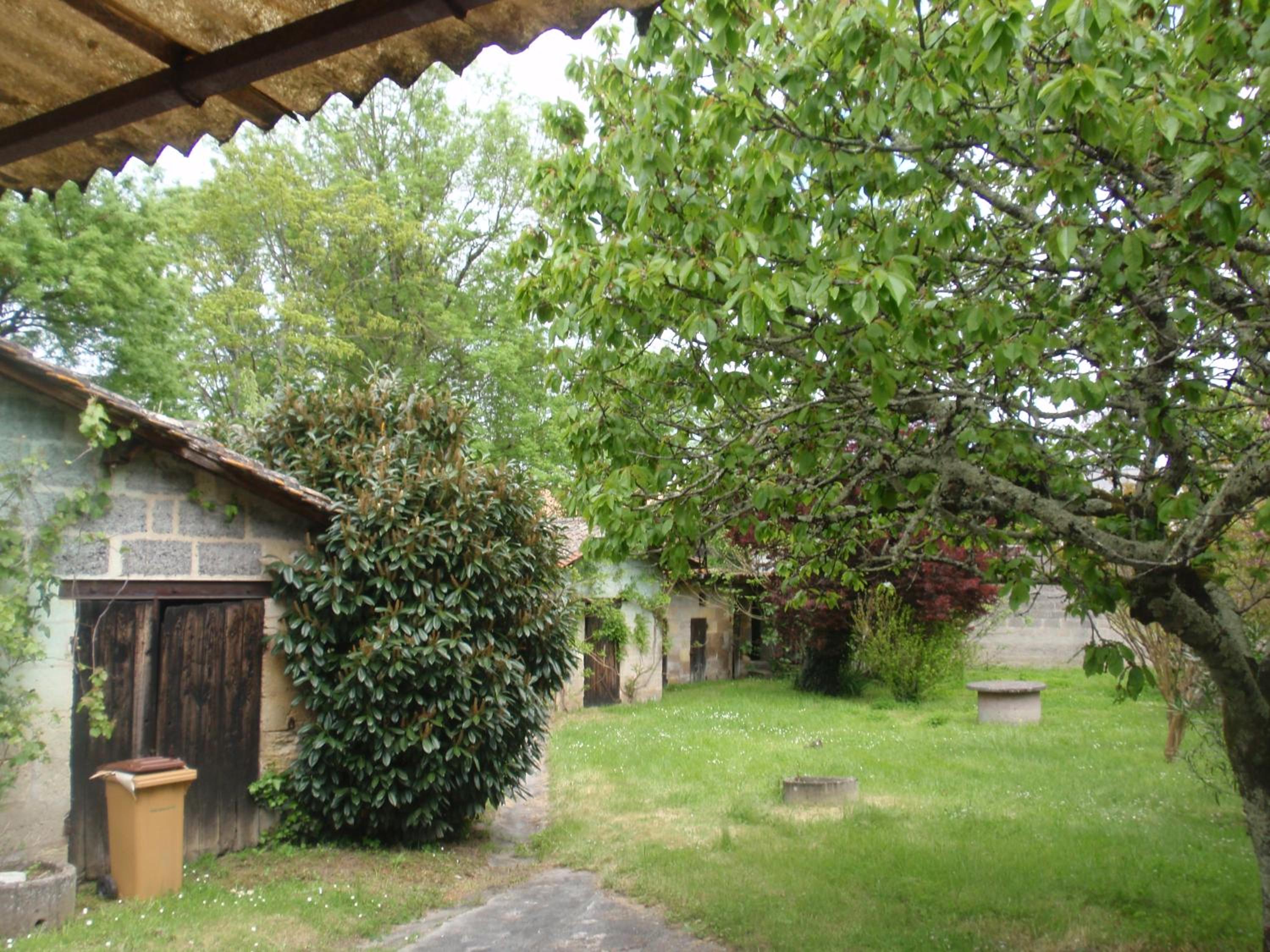 La Maison d'Alienor view 3