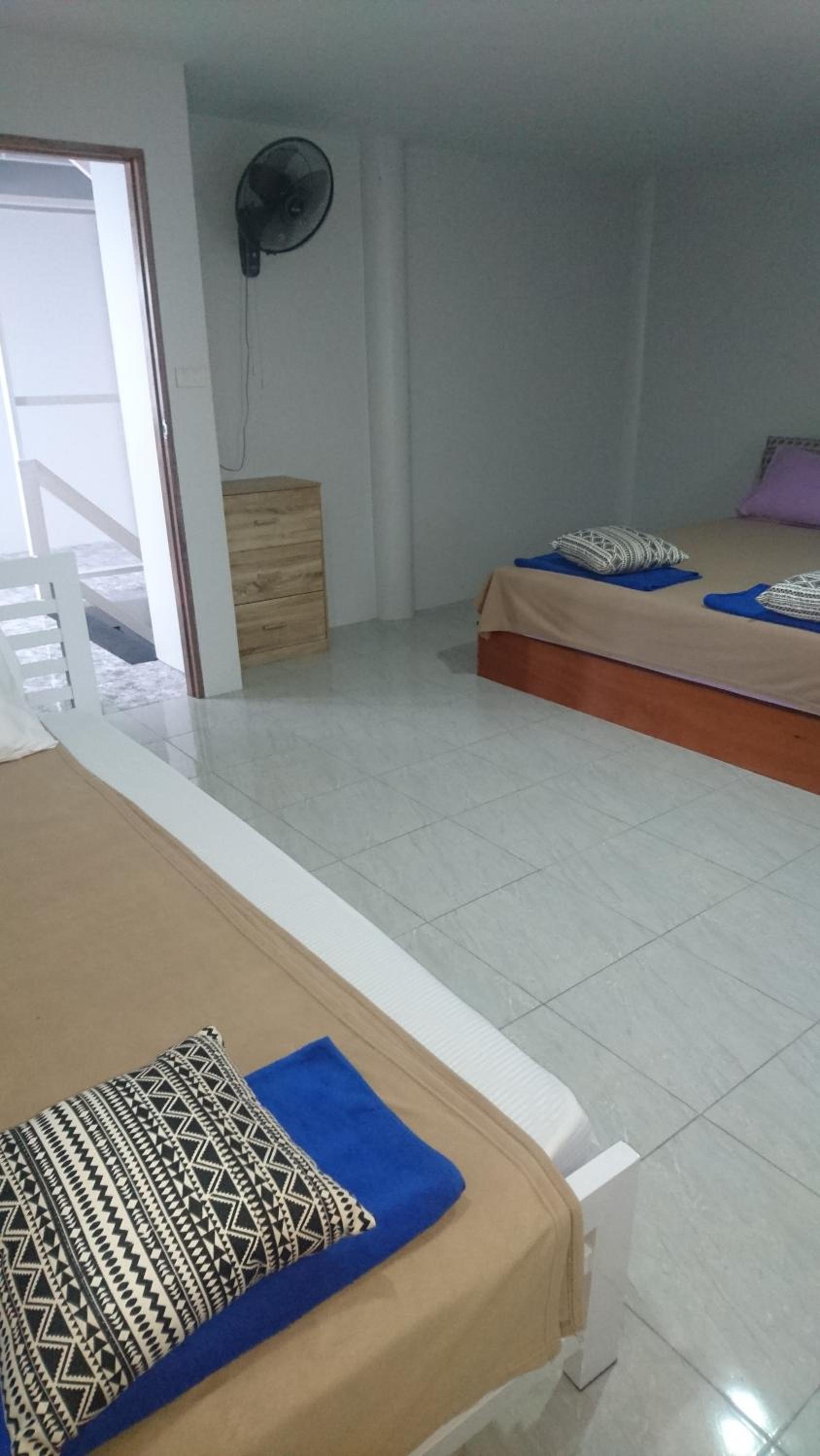 Easy Rooms and Minimart