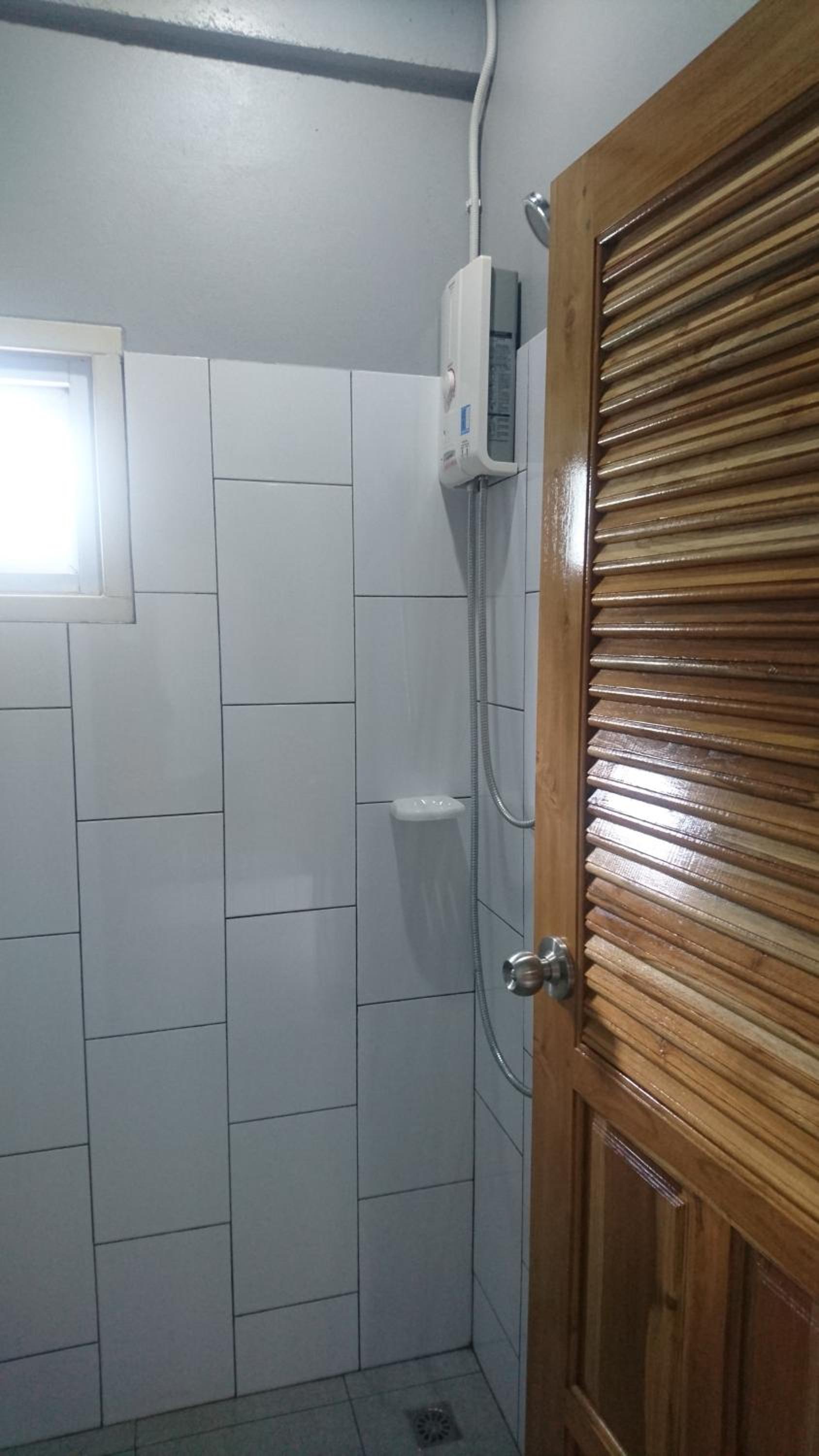 Easy Rooms and Minimart