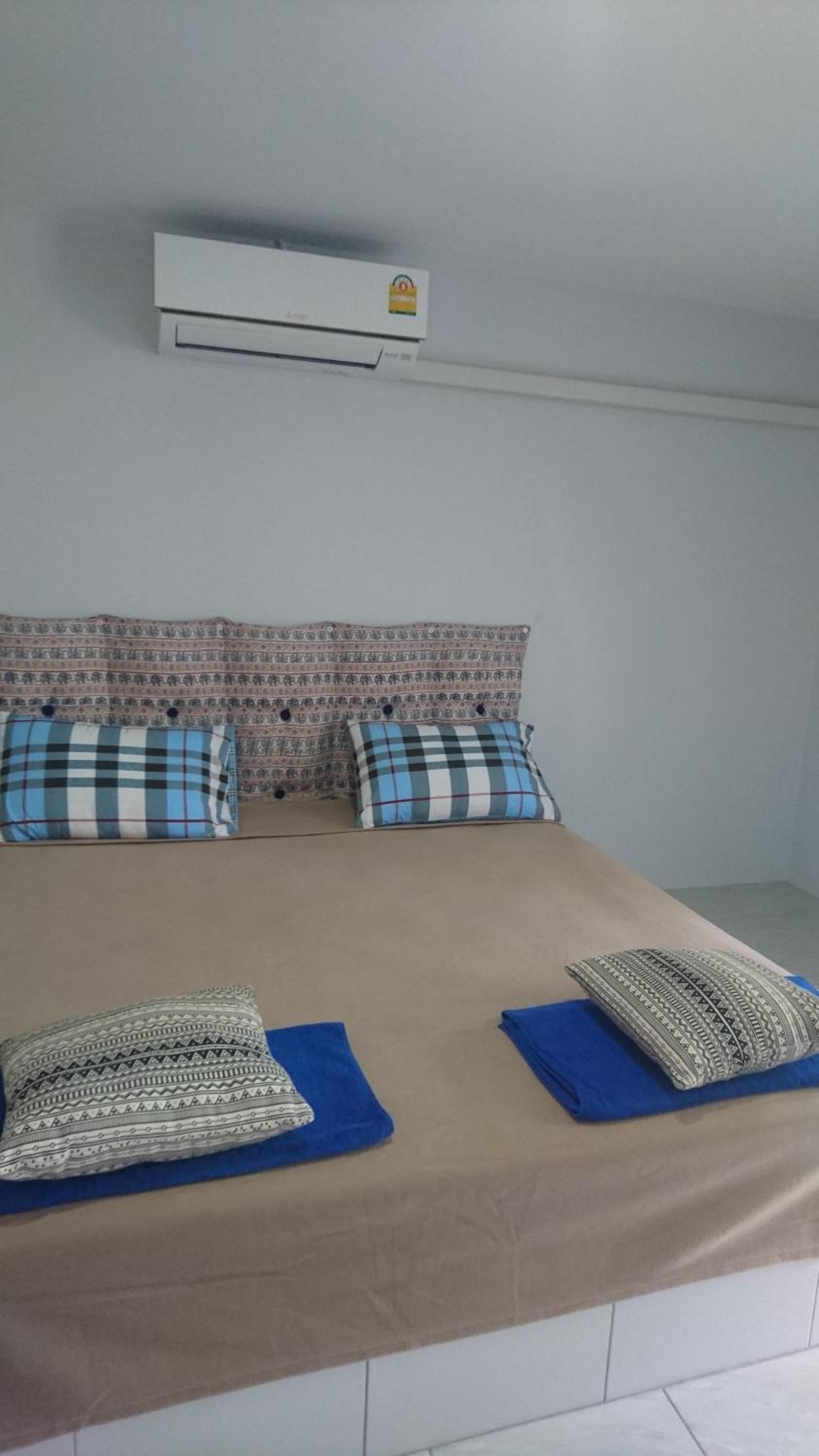 Easy Rooms and Minimart