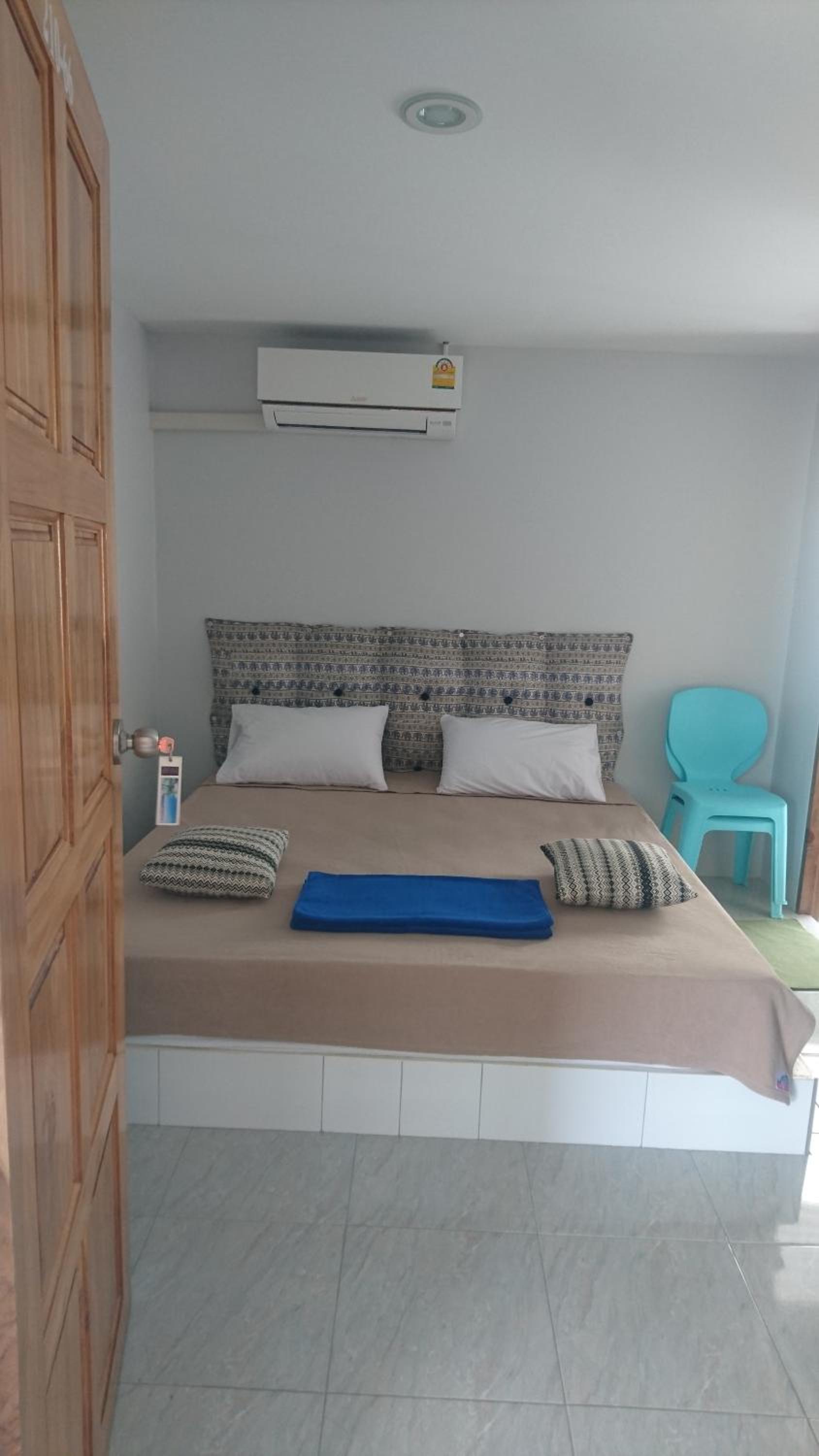 Easy Rooms and Minimart