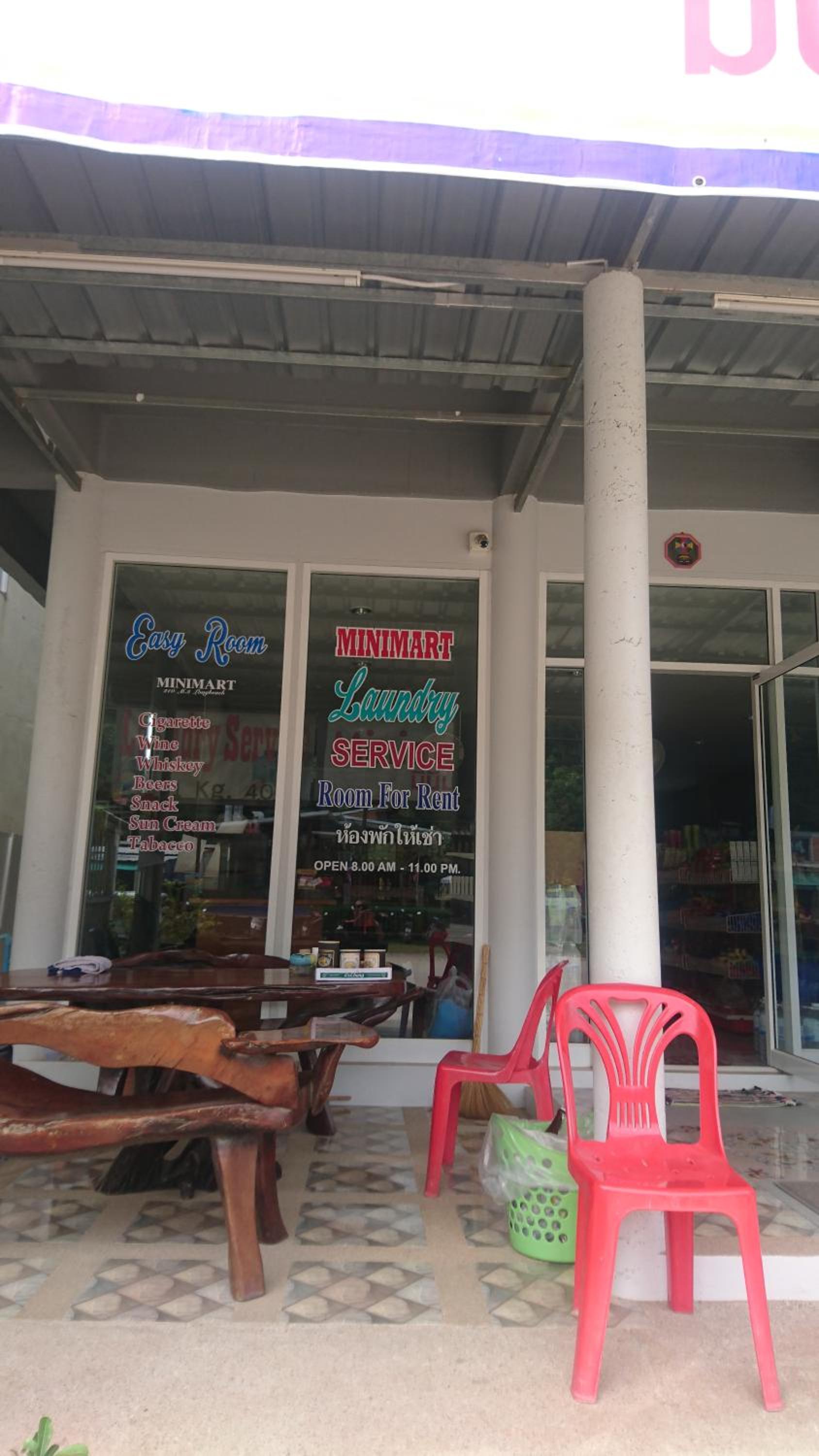Easy Rooms and Minimart