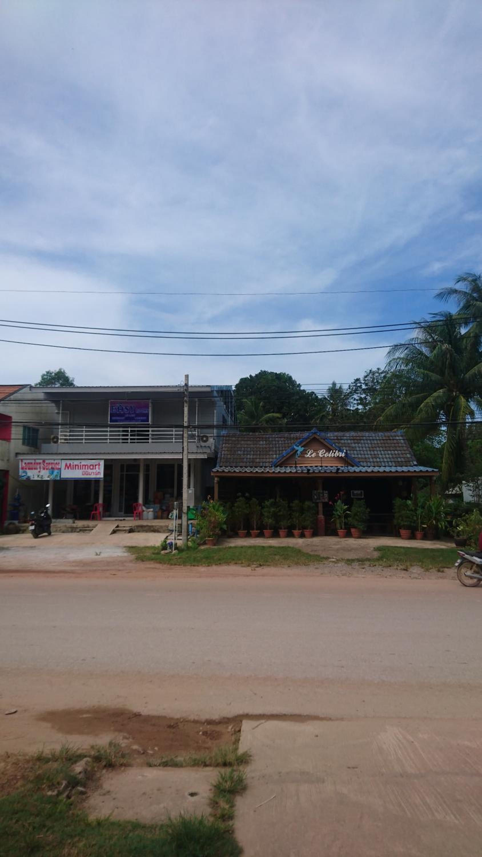 Easy Rooms and Minimart