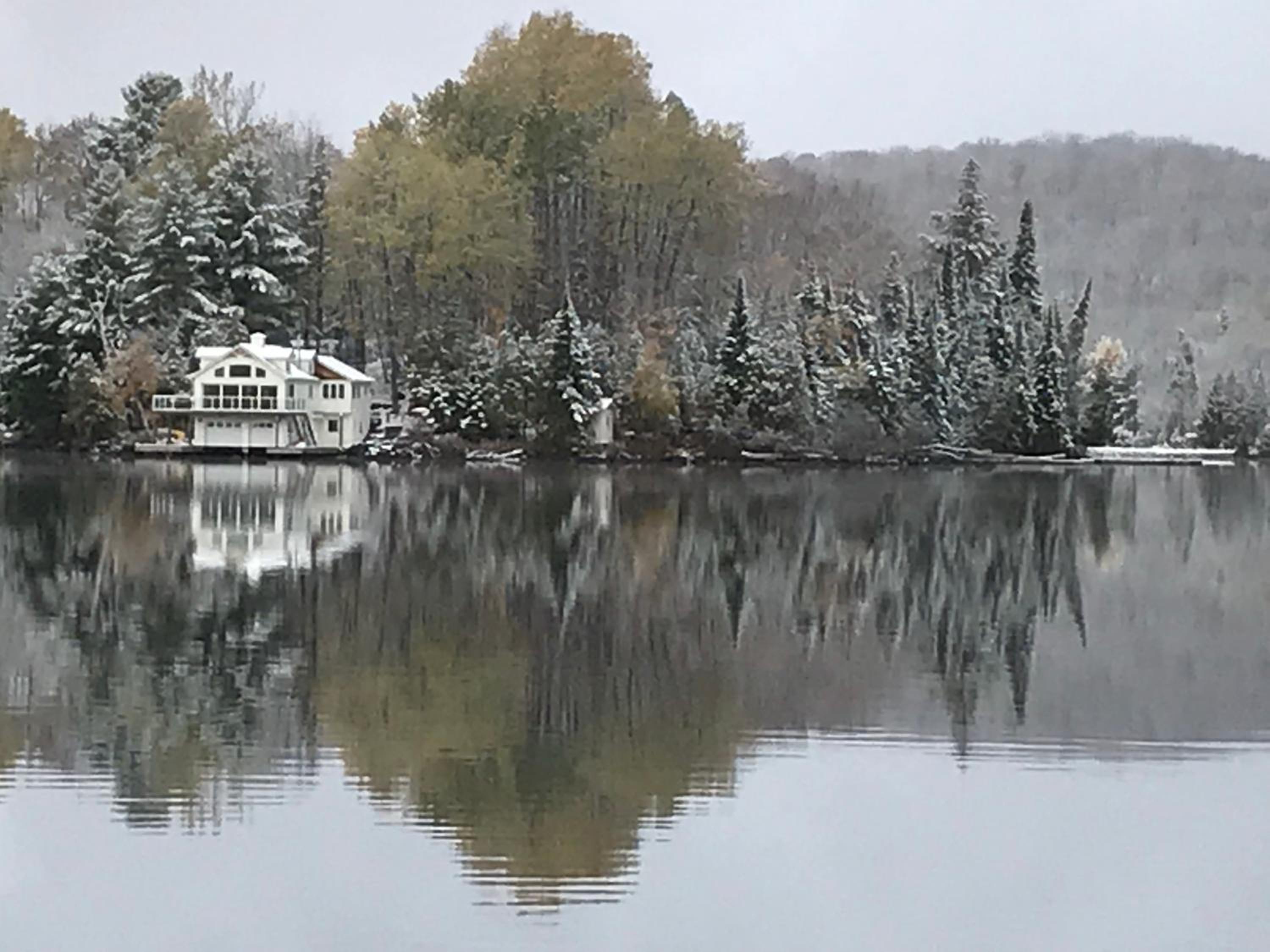 Huntsville Vacations - Colonial Bay Motel and Cottages - Property Image 3