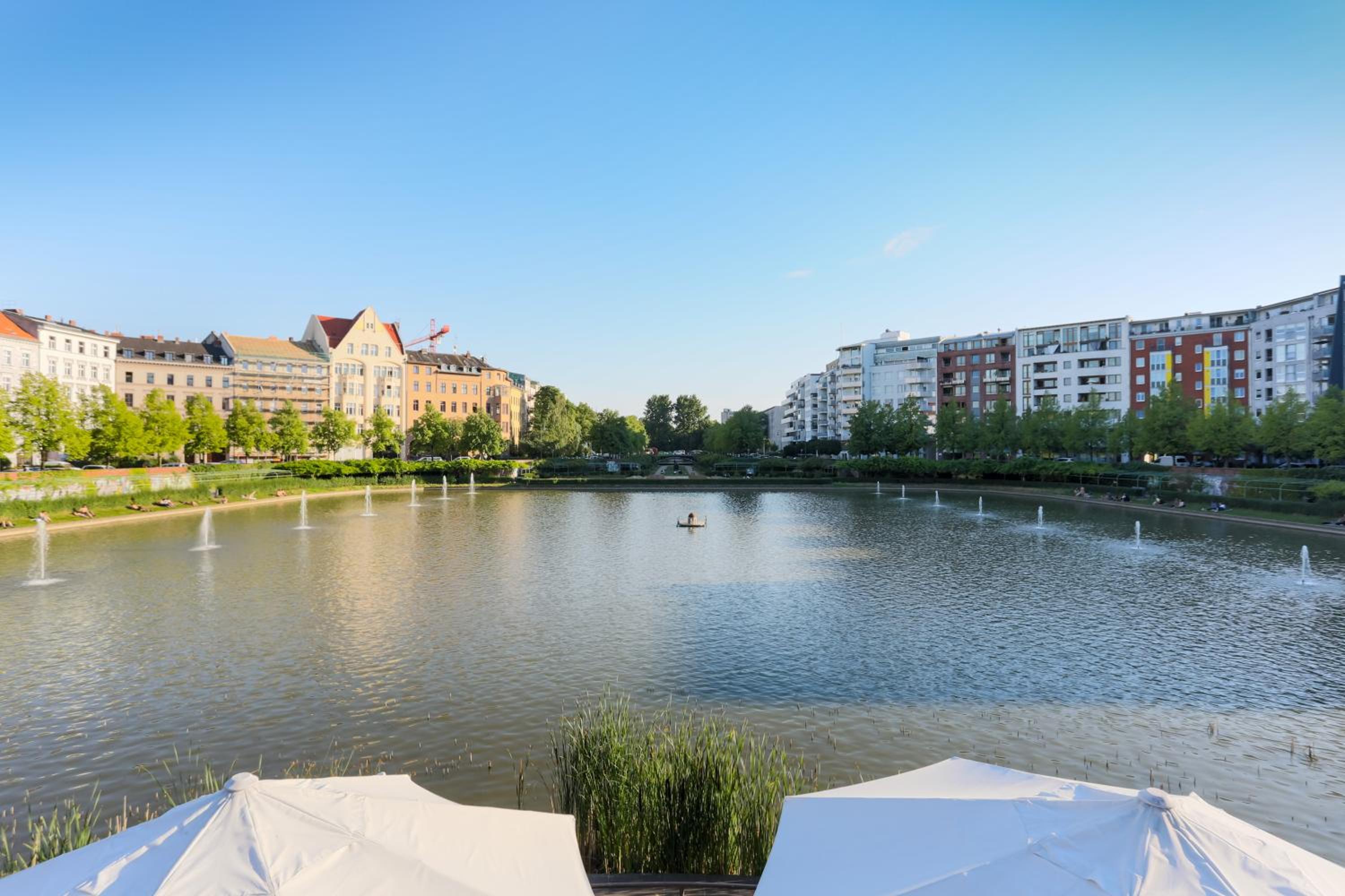 The Melchior, Luxury Industry Loft in Mitte, group & family friendly, 2 bath rooms, big dining table, ideal for 4 - 6 Guests