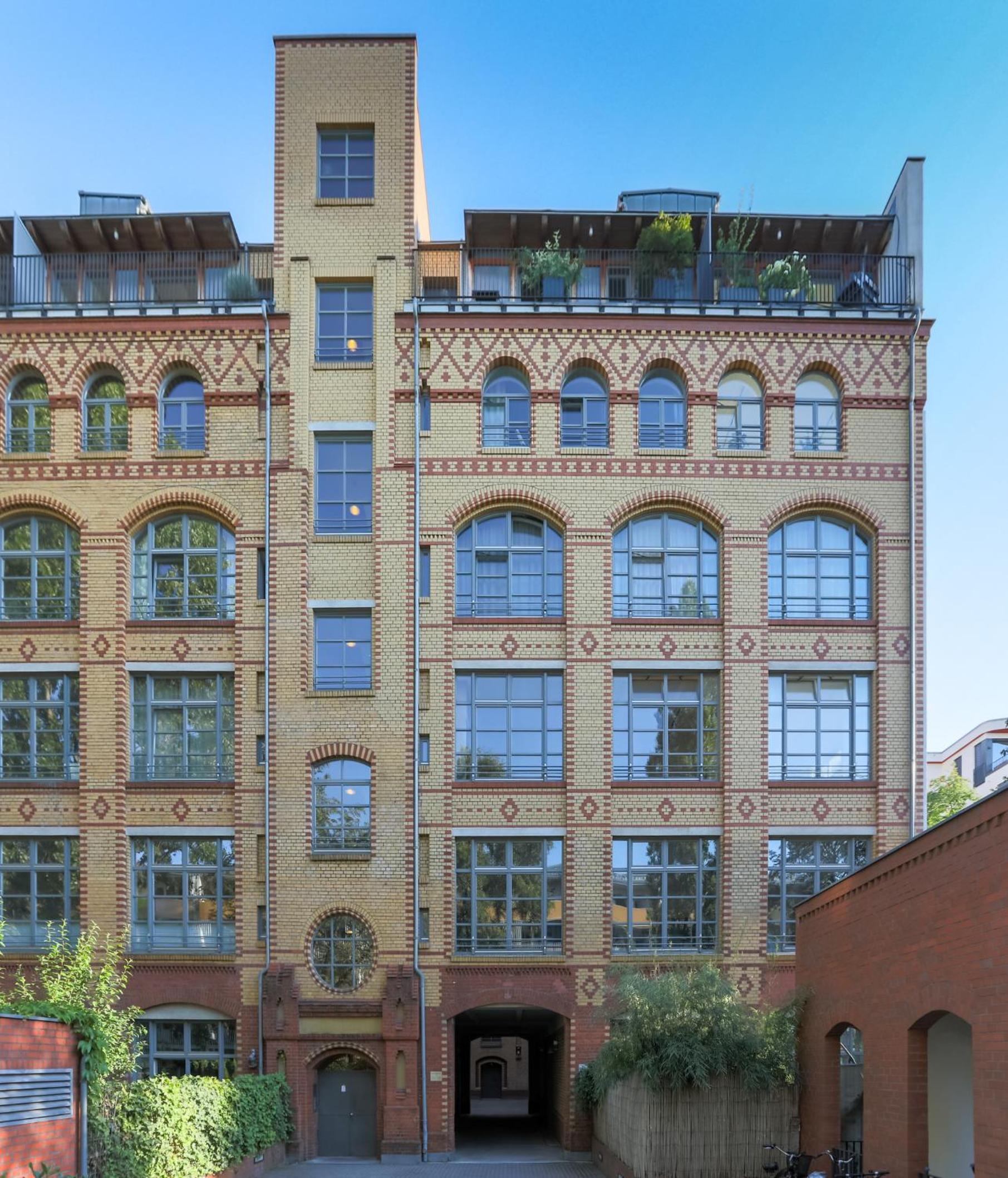 The Melchior, Luxury Industry Loft in Mitte, group & family friendly, 2 bath rooms, big dining table, ideal for 4 - 6 Guests