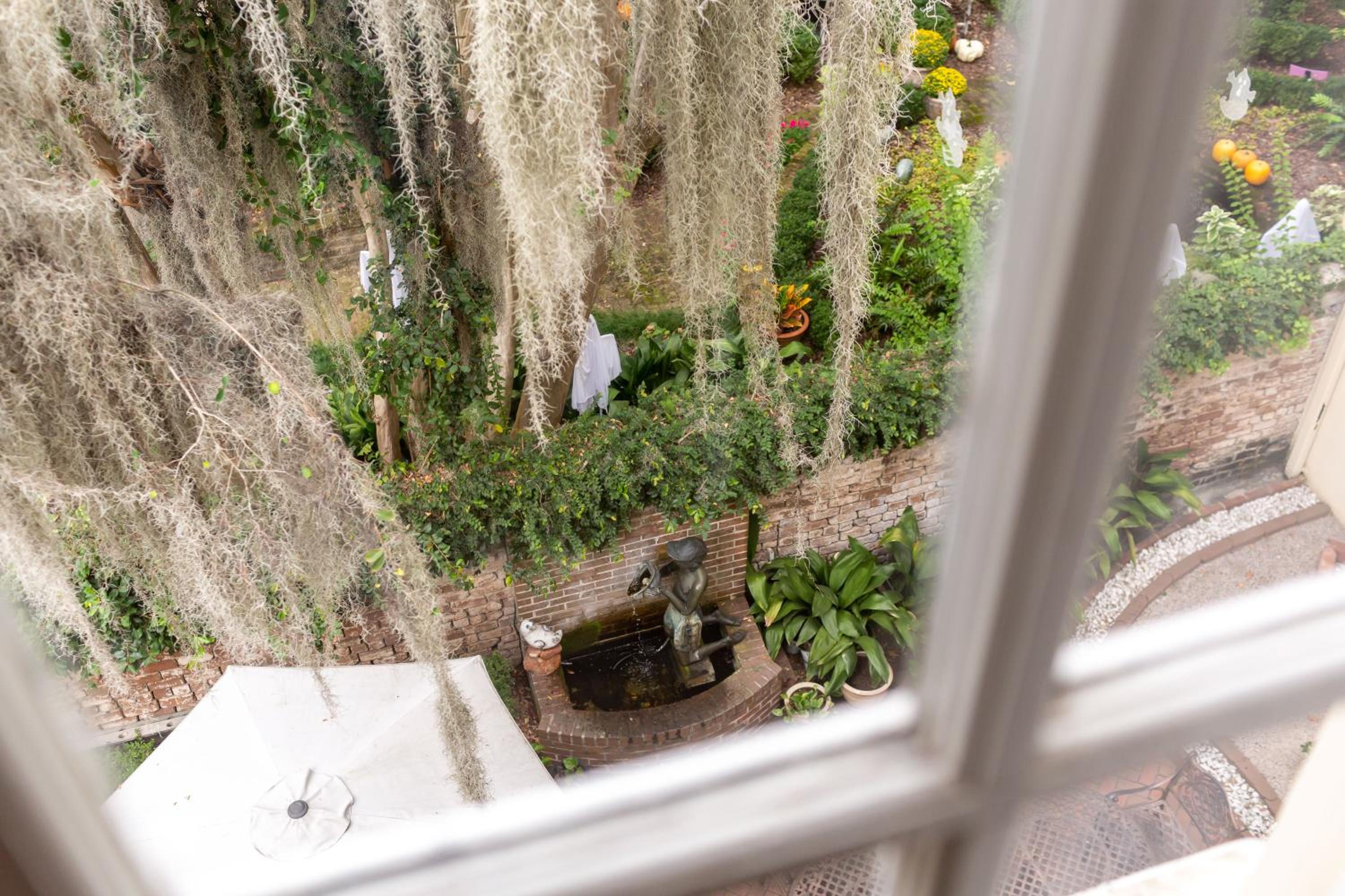 Eliza Thompson House, Historic Inns of Savannah Collection view 5