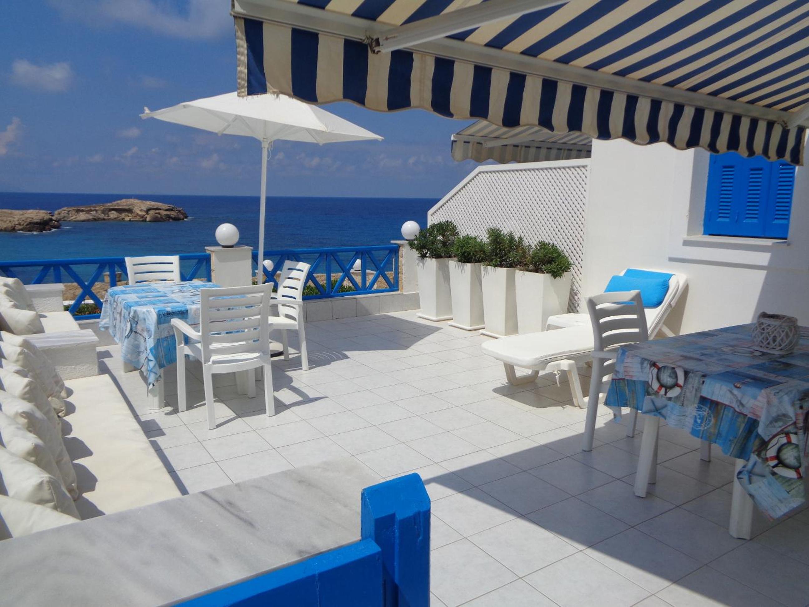 Blue and White Studios & Apartments