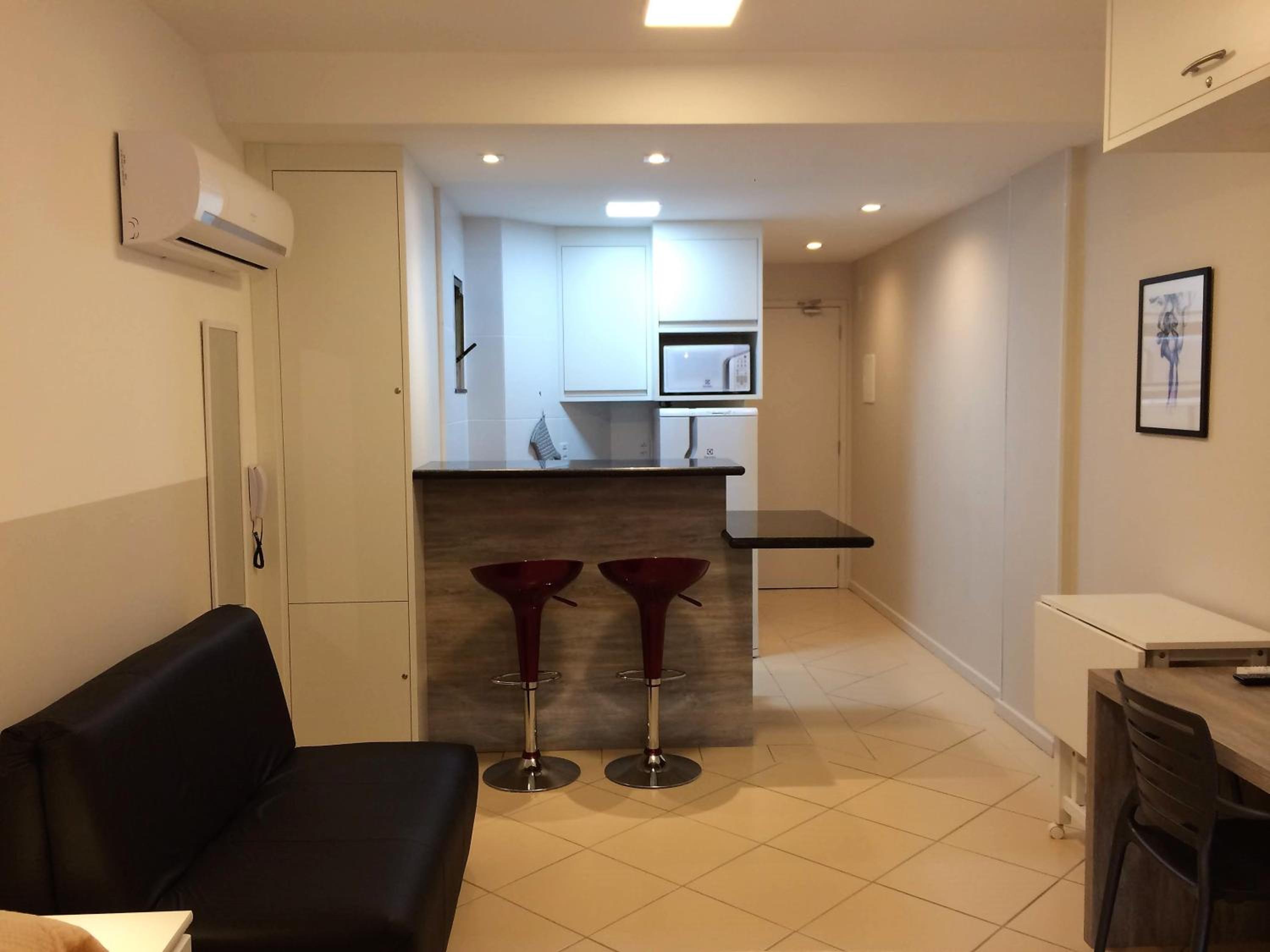 Loft Prainha AP 207 frente mar, check in 9h-check out 13h, split, piscina, self check in, portaria 24h