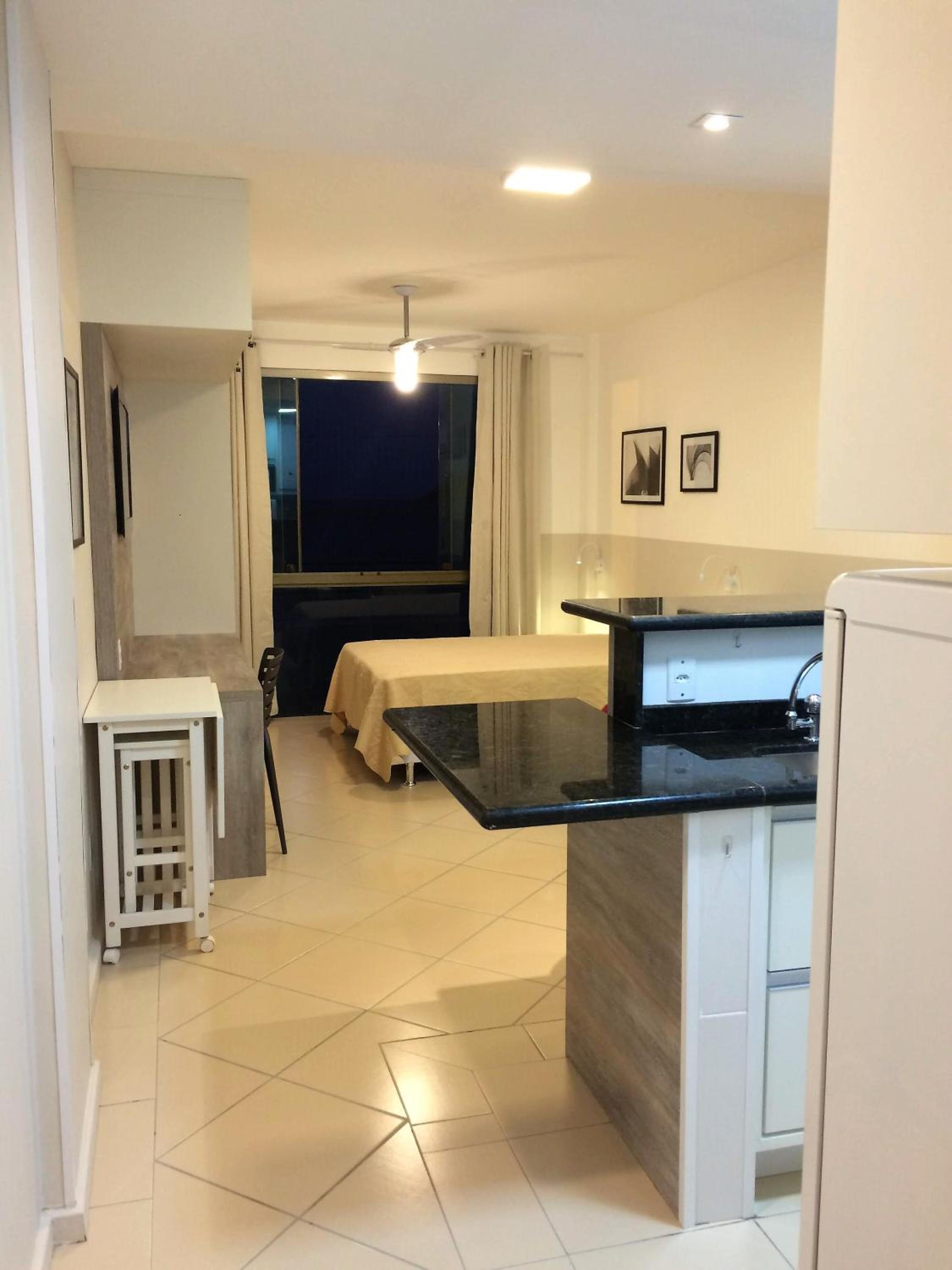 Loft Prainha AP 207 frente mar, check in 9h-check out 13h, split, piscina, self check in, portaria 24h