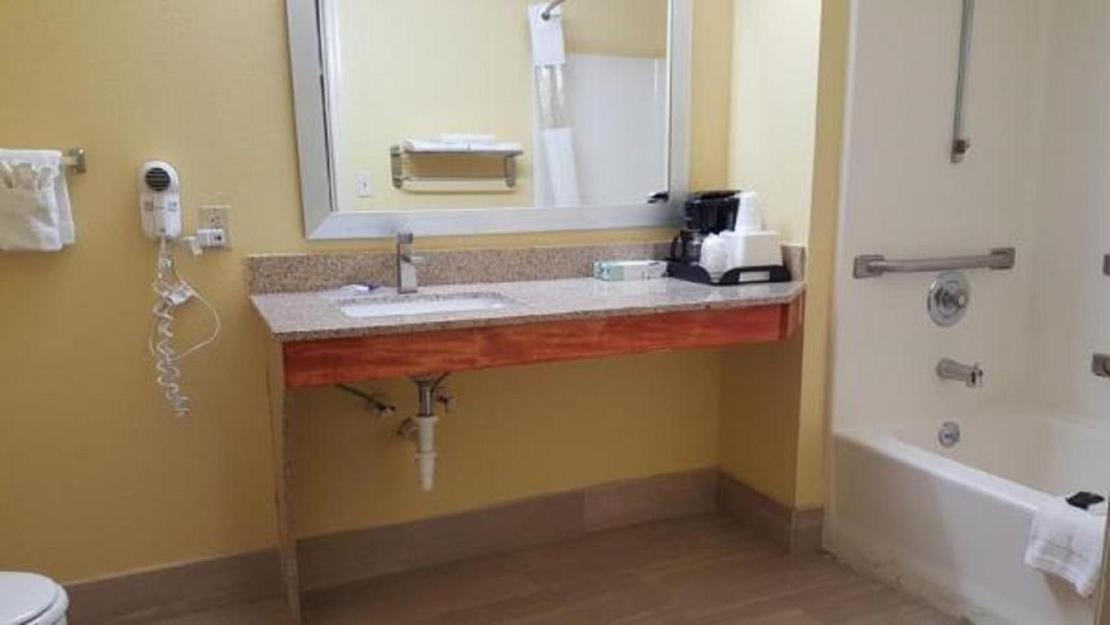 Loyalty Inn Hawkinsville