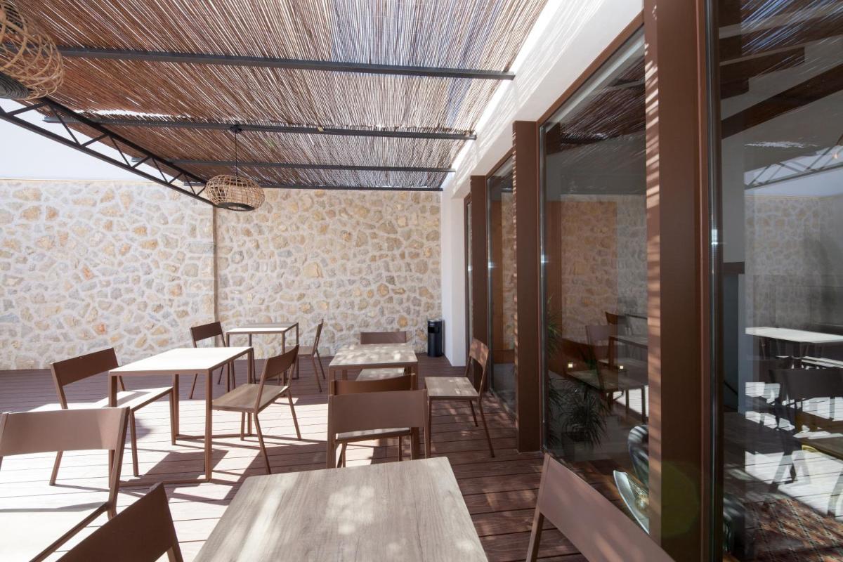 outdoor BBQ area