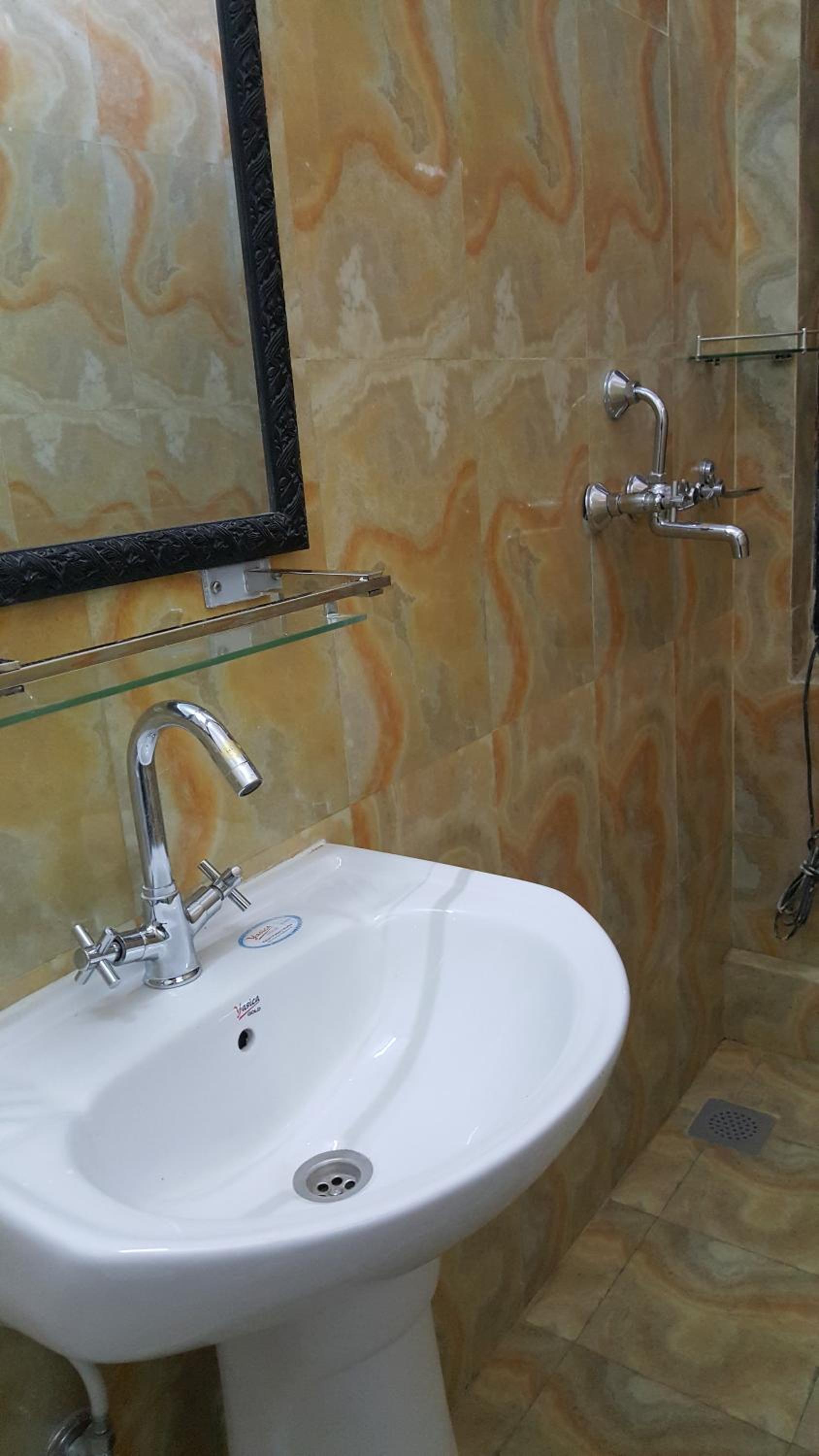 BnB Royal Tourist House Near Tourist Bus Station in Thamel