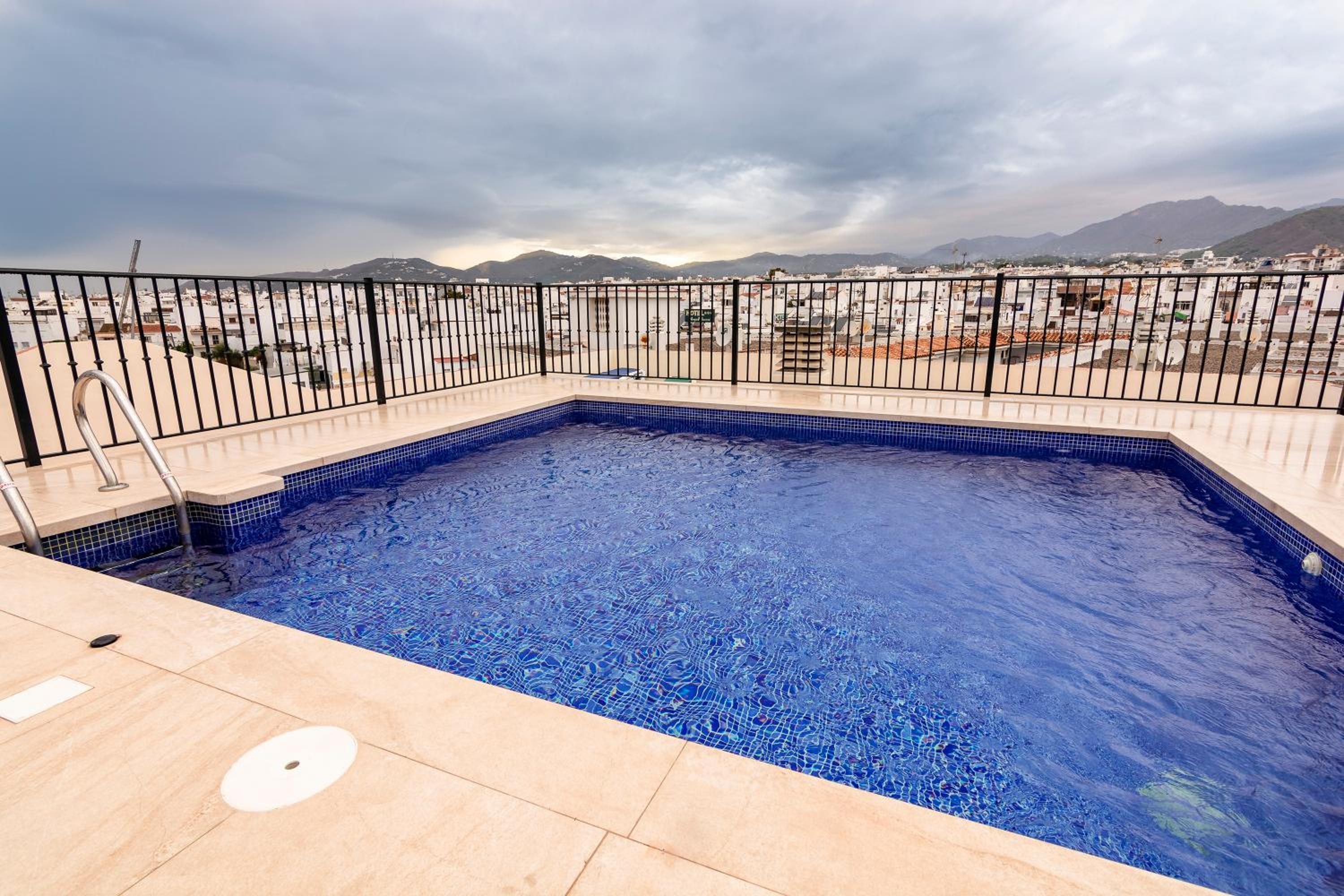 Carabeo 2000 2.3 en Nerja — recepcion & lobby