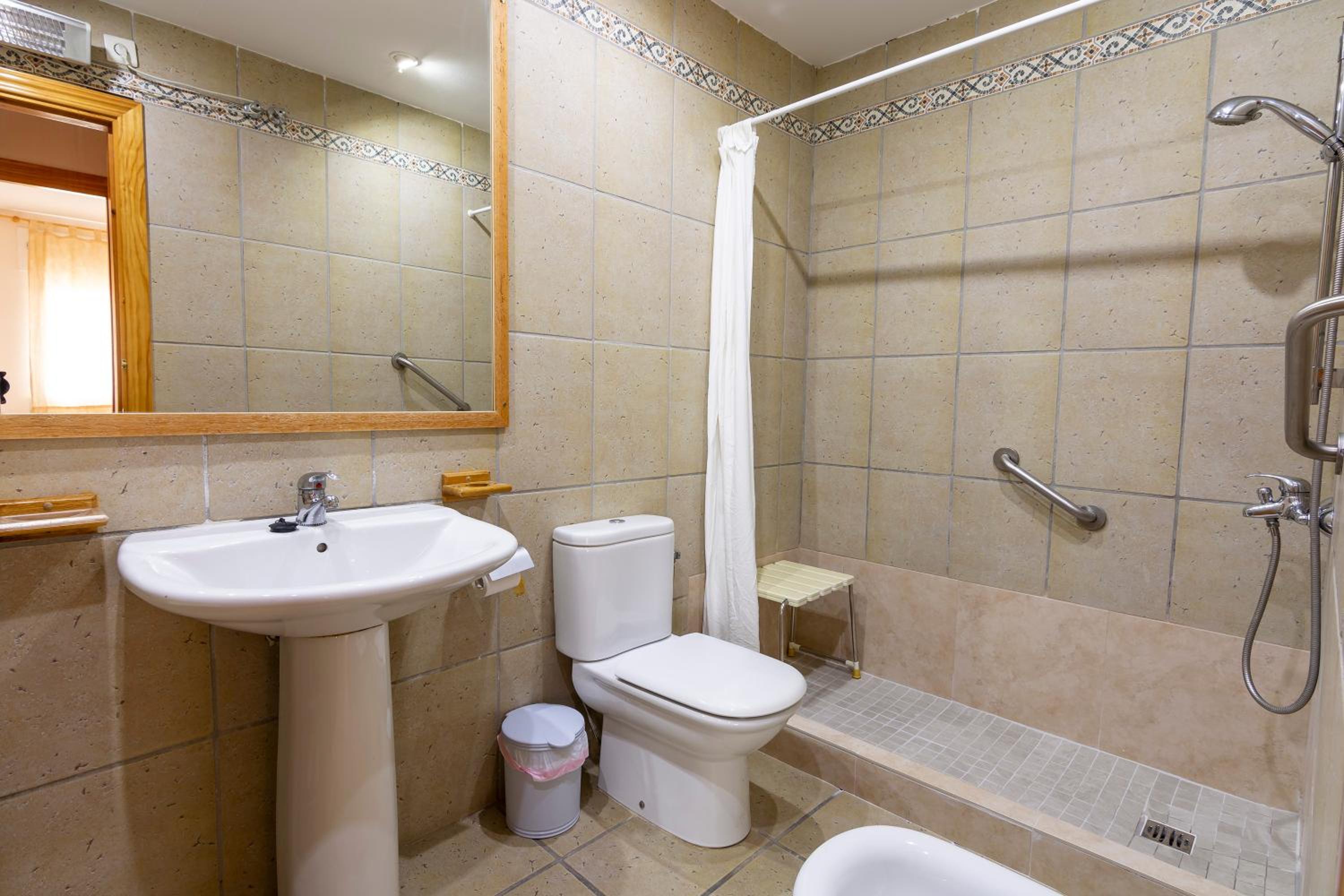 Carabeo 2000 2.3 en Nerja — bathroom