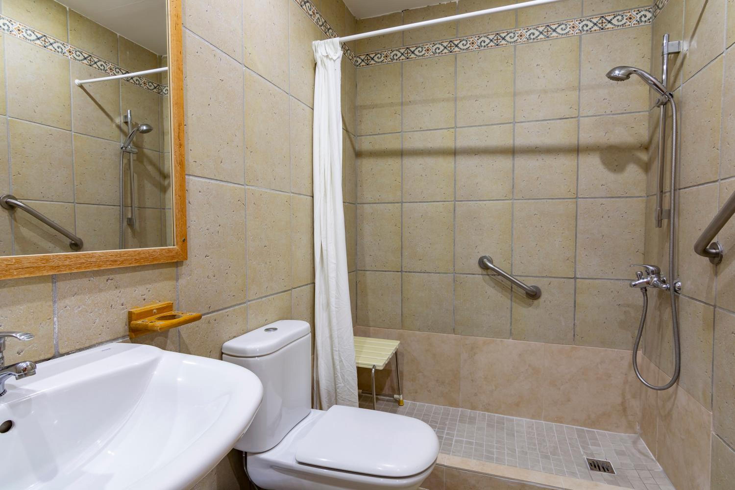 Carabeo 2000 2.3 en Nerja — bathroom
