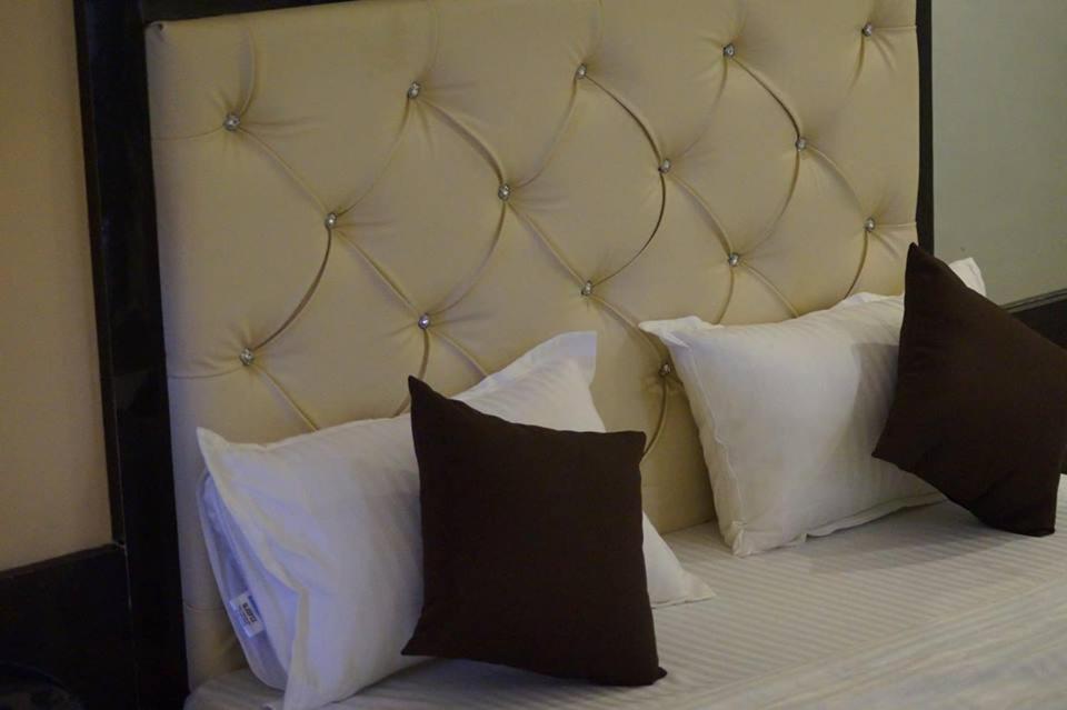 Hotel Khalsa -Lake View