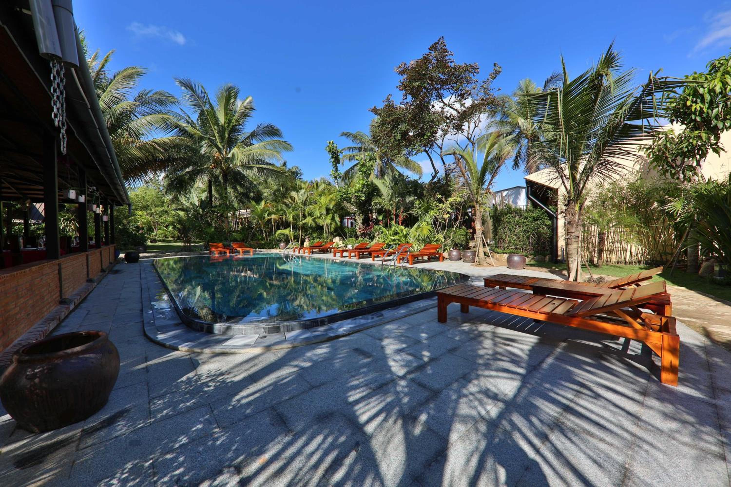 La Paloma Resort
