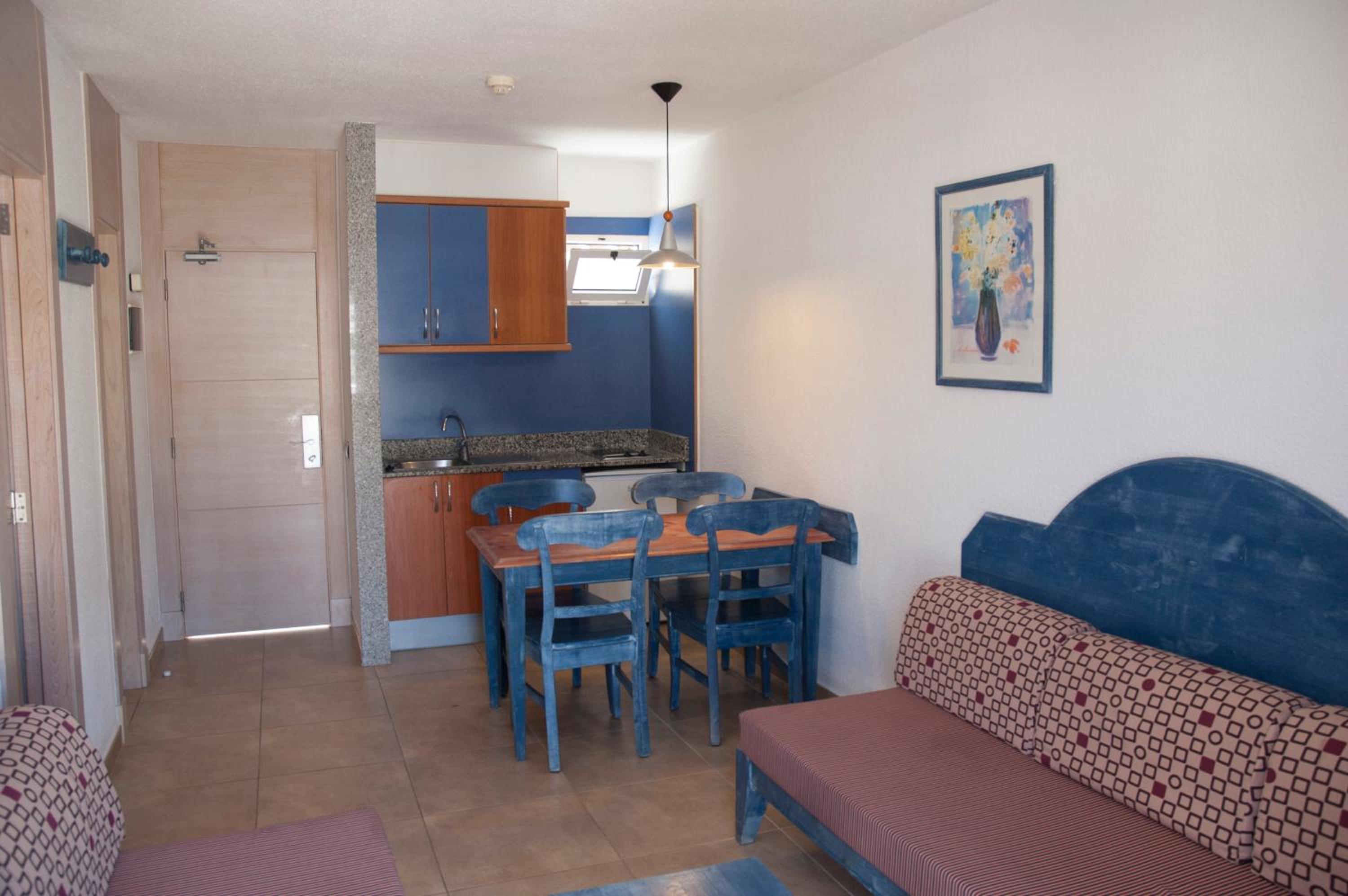 Apartamentos Cabau Cala Nova