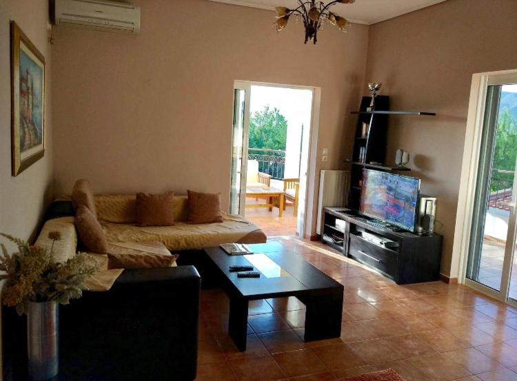 Relaxing Villa with Swimming Pool and Garden view 5