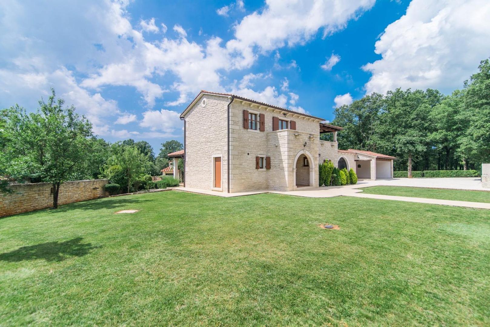 Hotel Villa Catarina with Beautiful and Spacious Garden and Pool - Image 1