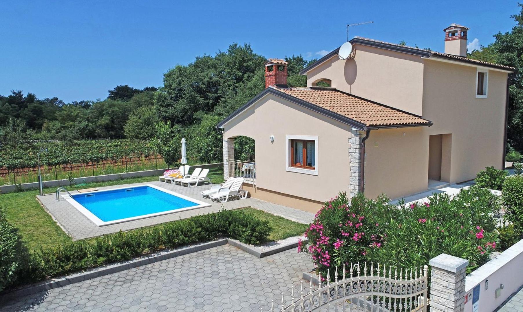 Villa Paris III view 4