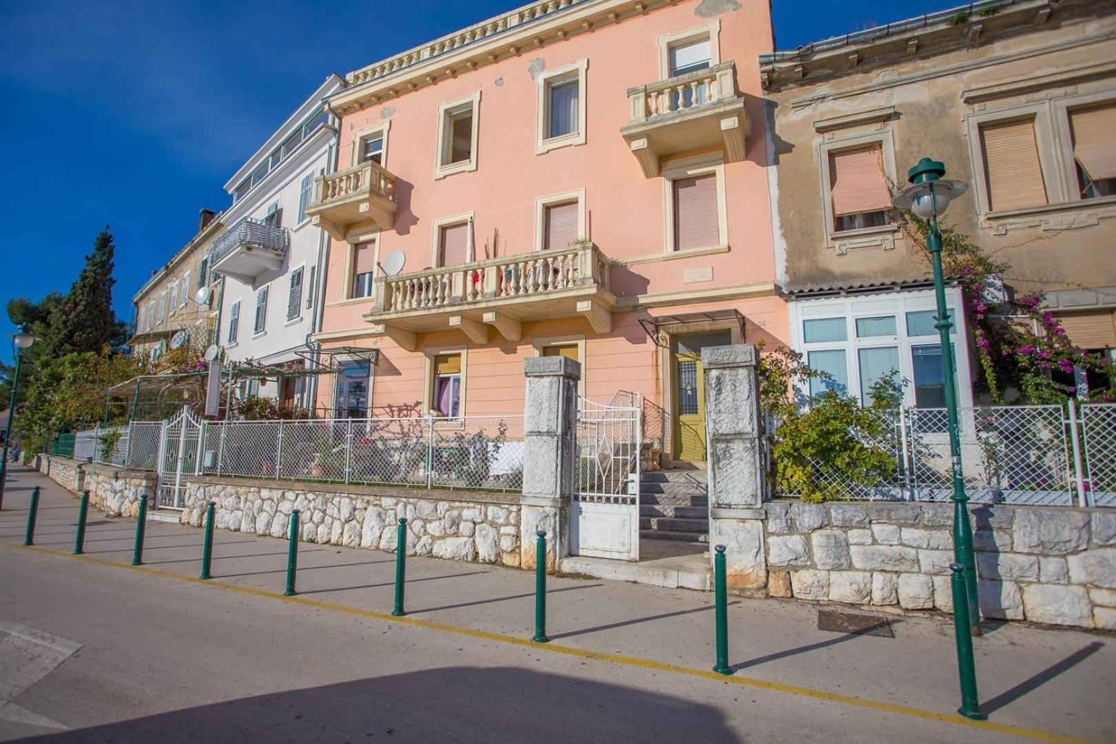 Hotel Apartment Viking Rovinj with Sea View - Image 1