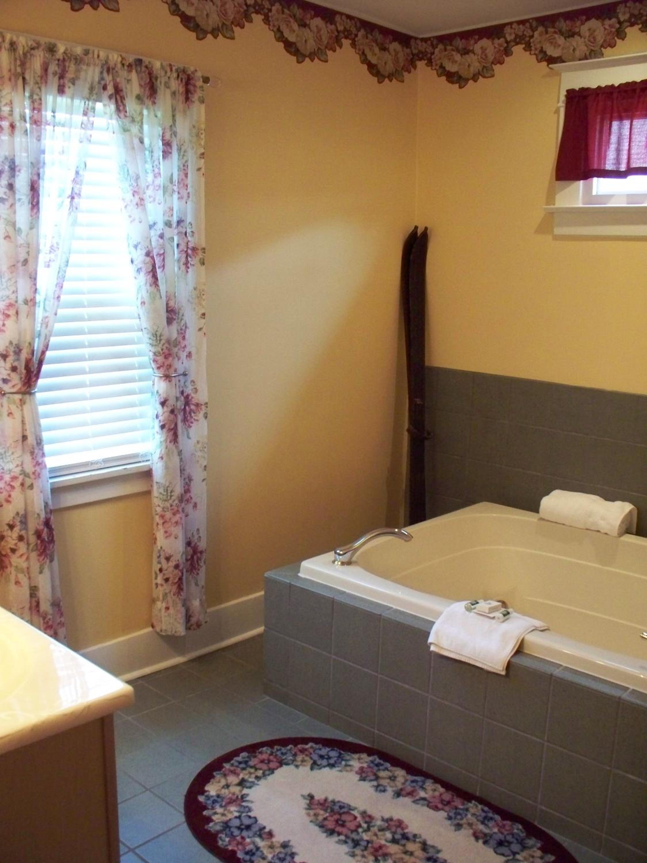 Inn at 835 Boutique Hotel