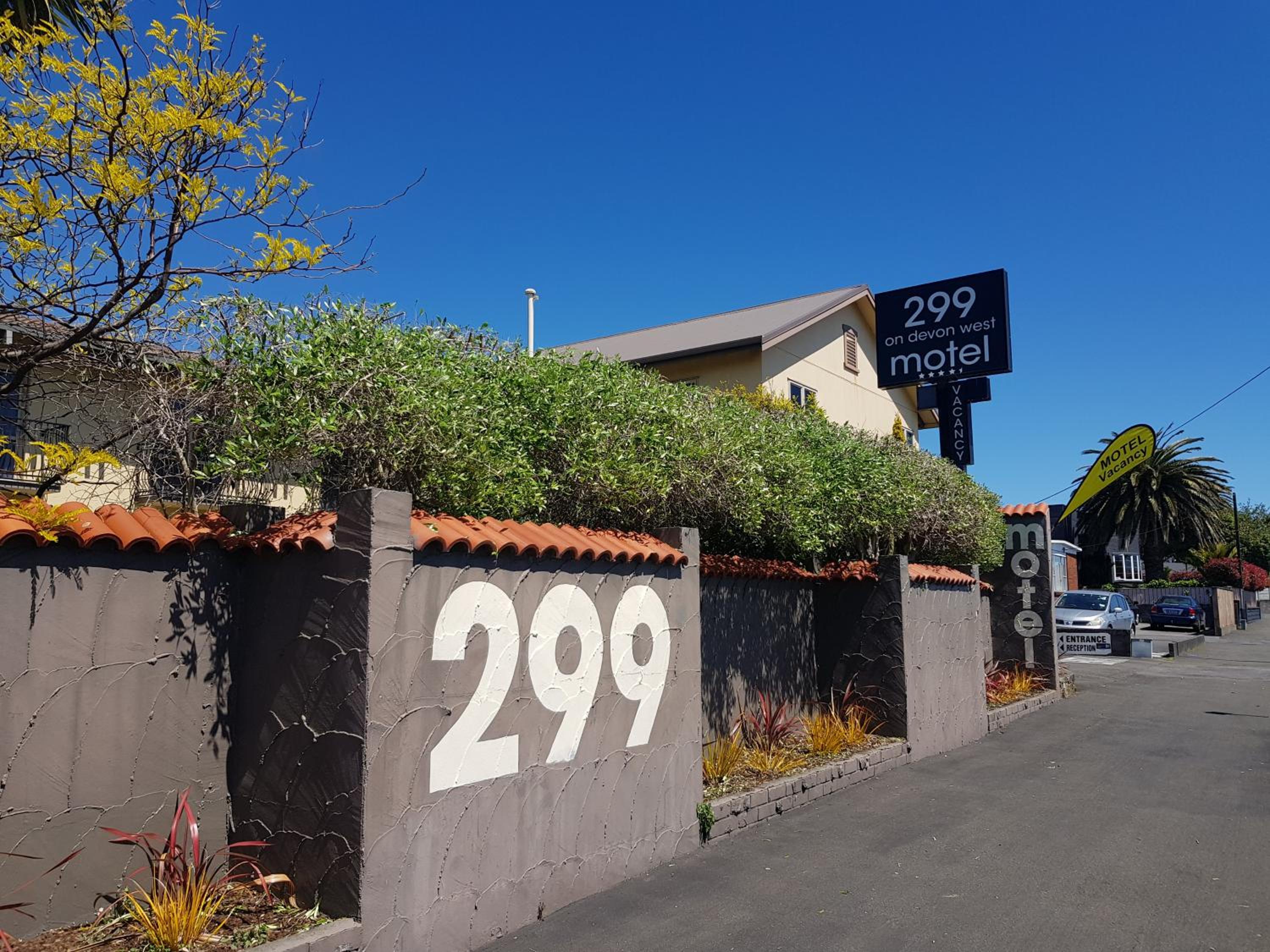 299 On Devon West