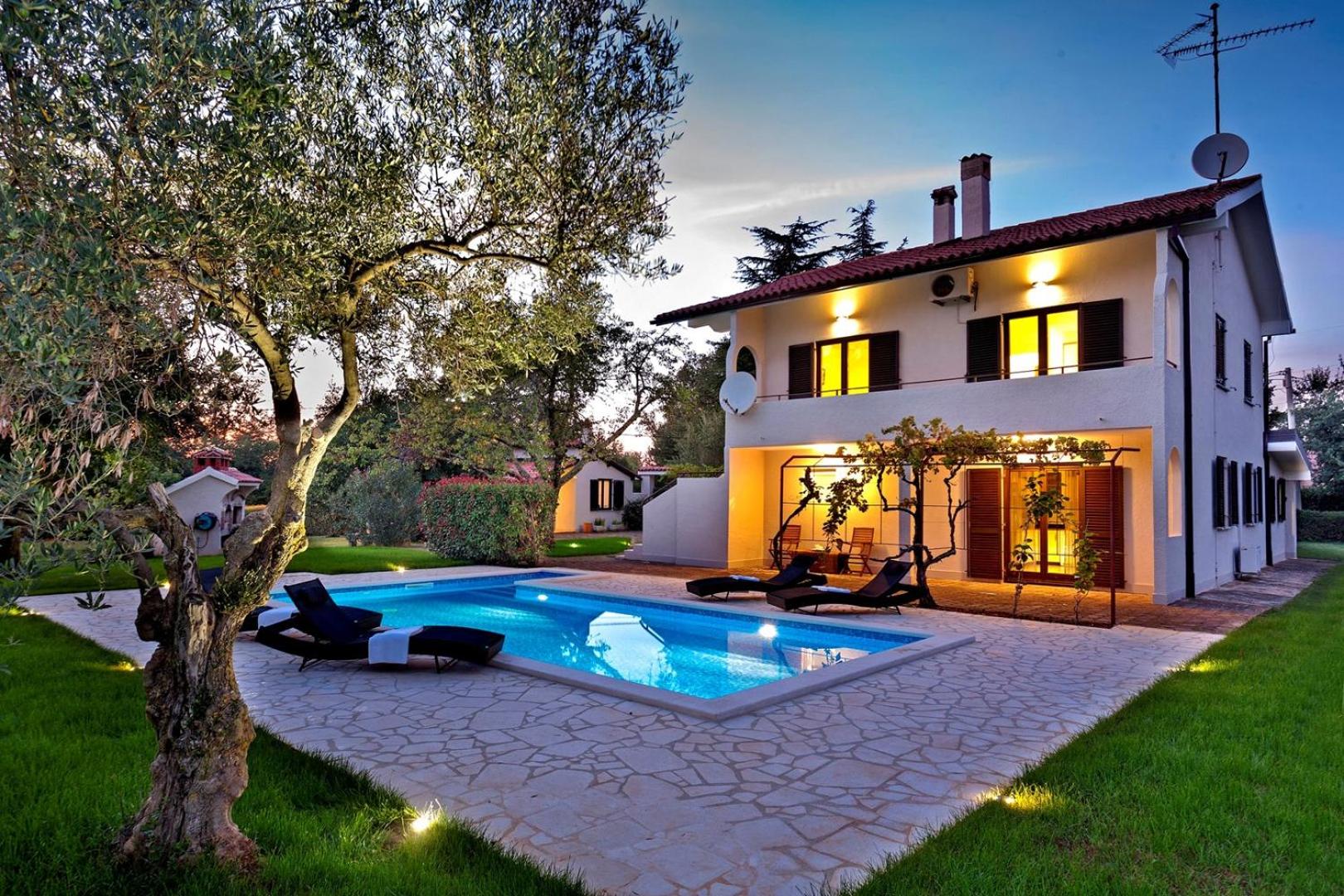 Apartment Doris with Private Pool and large Garden view 5