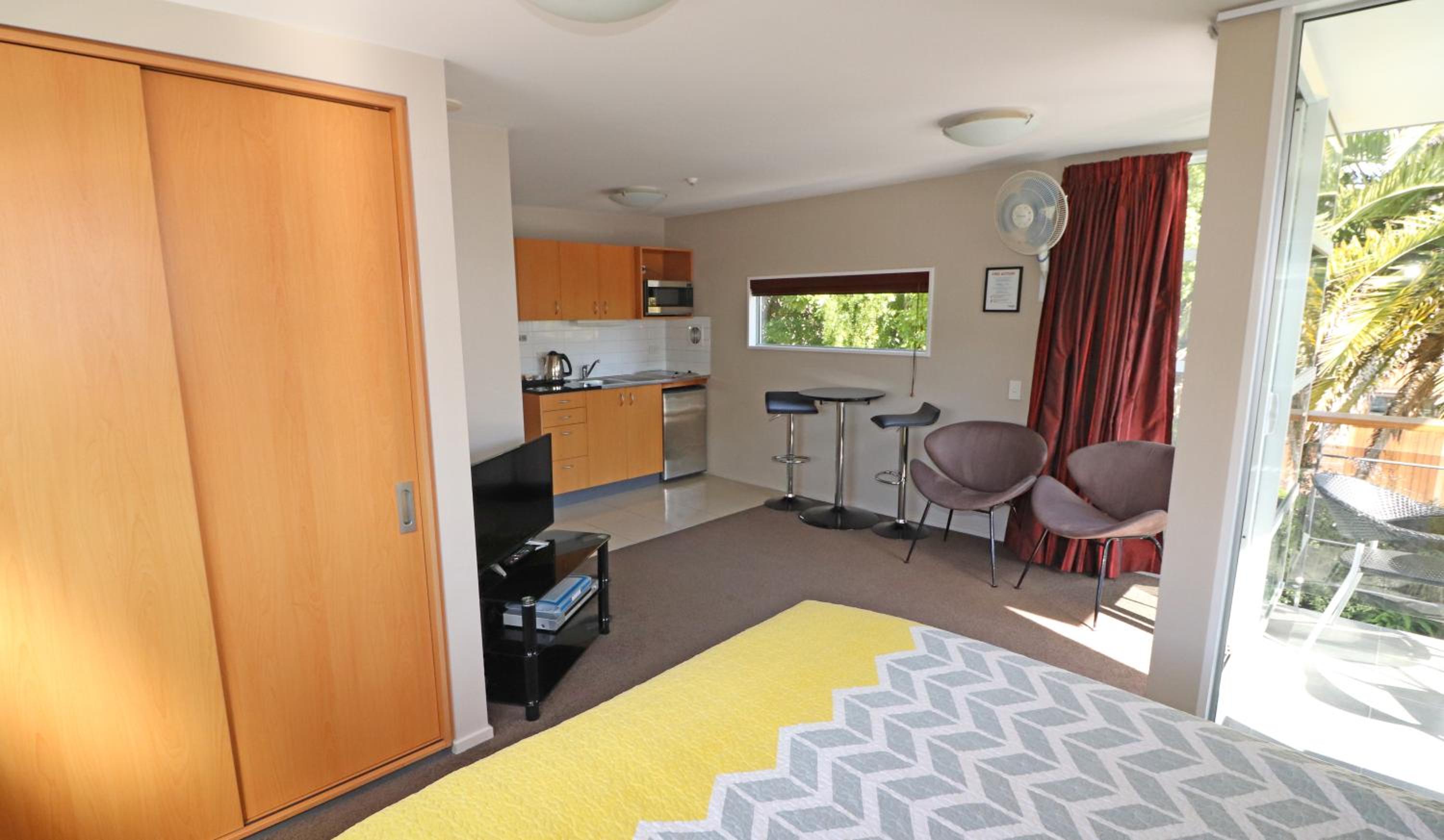 Sumner Bay Motel