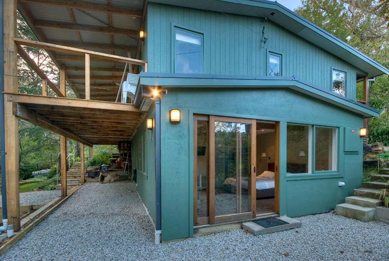 Hotel Ribbon Gum Lodge - Image 1