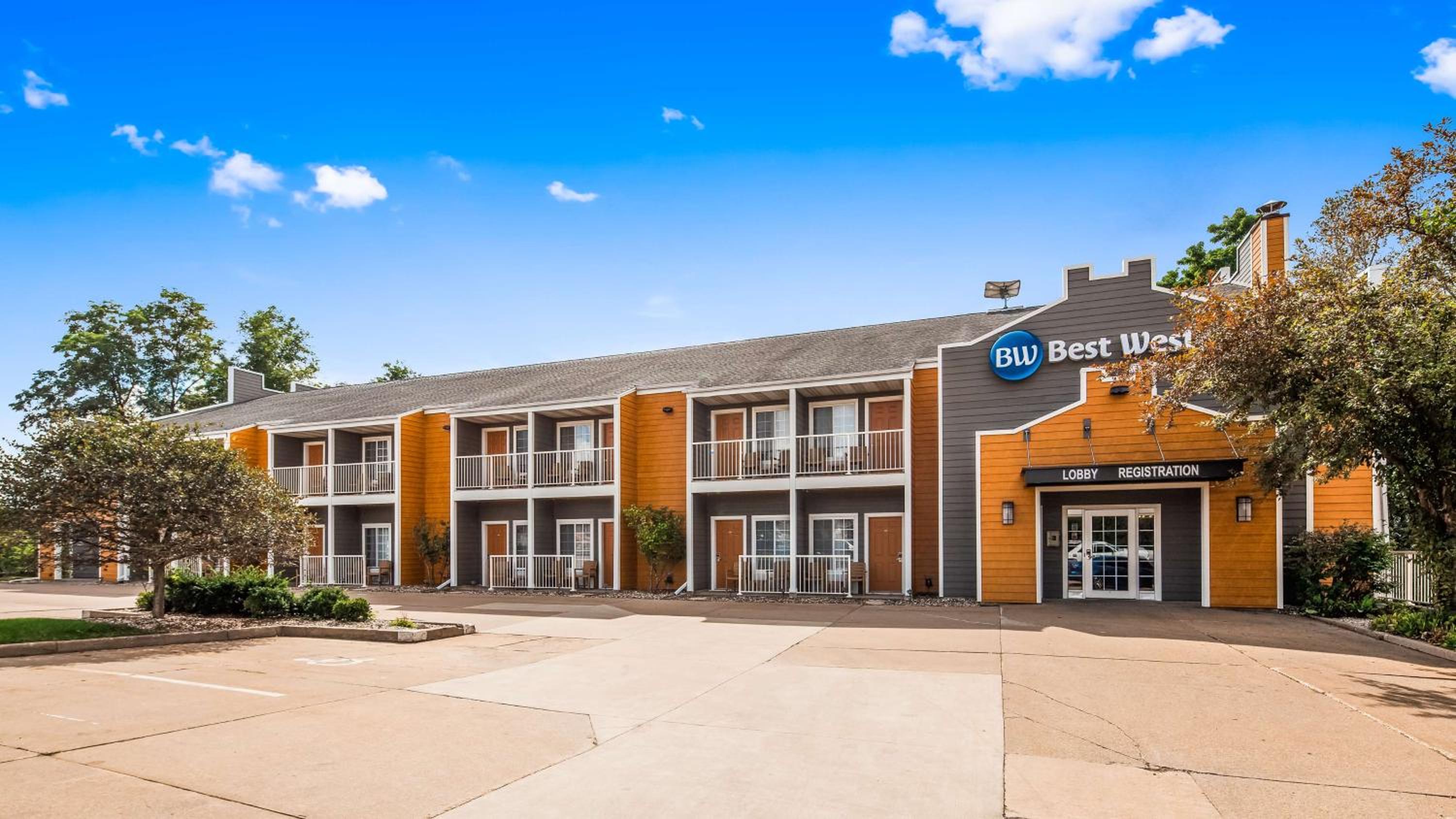 Dubuque Vacations - Best Western Galena Inn  Suites - Property Image 1