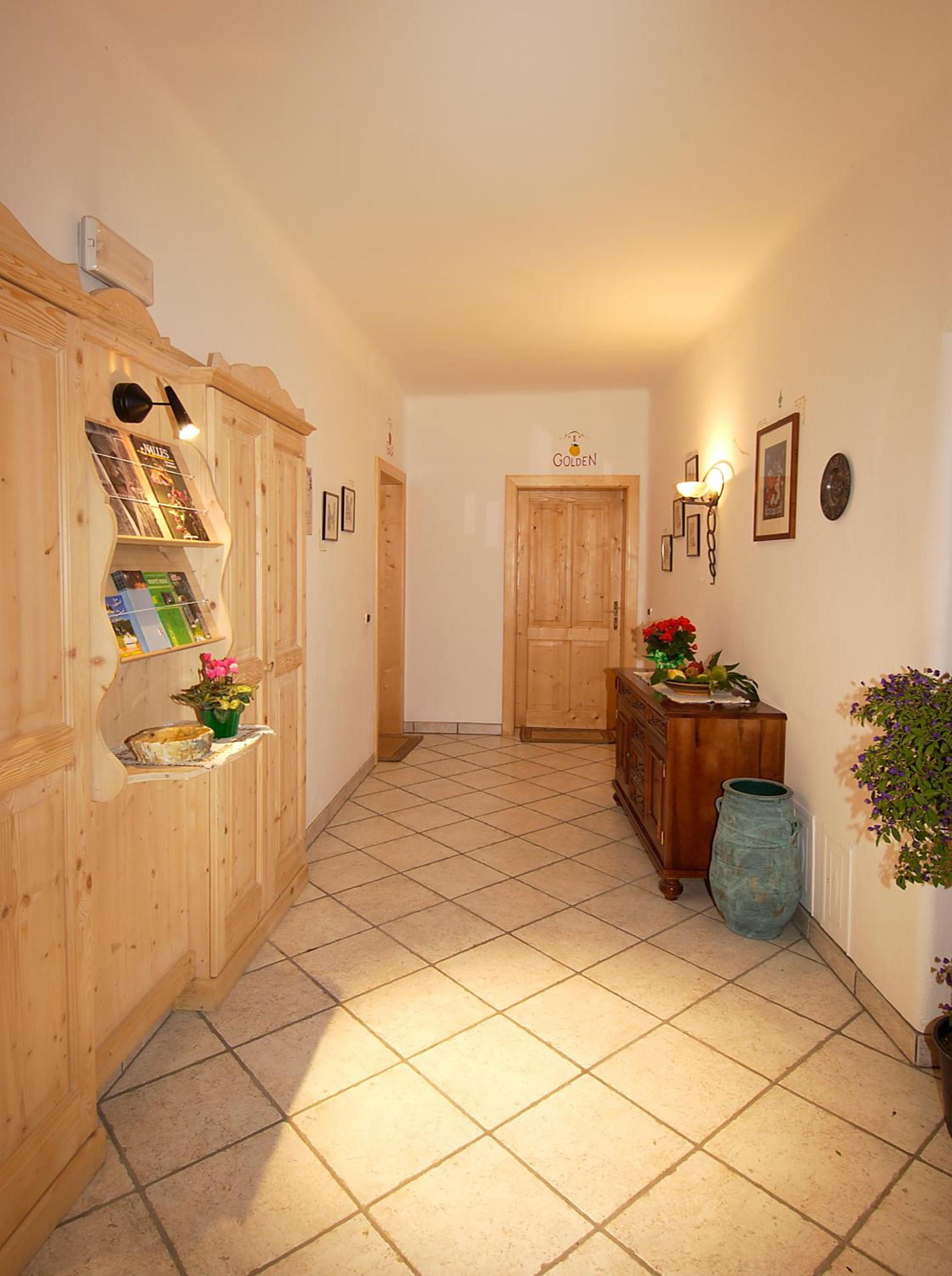 Kreuzwegerhof Nals - Historic Nature Stay with Pool near Meran & Bozen
