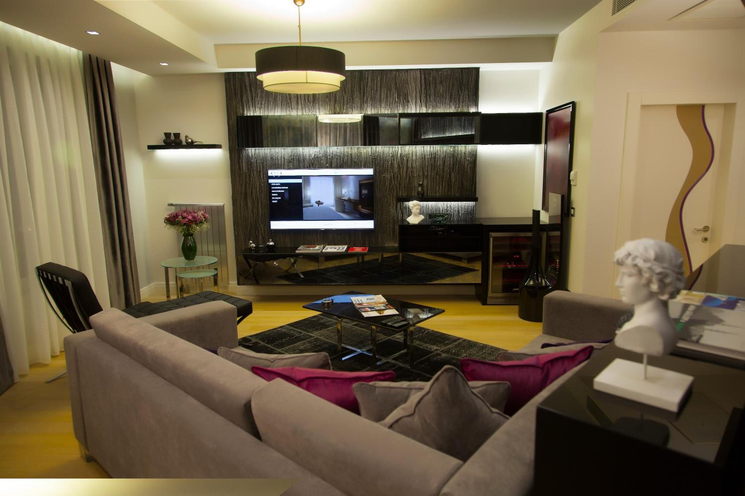 The Leos Residence - Image 39
