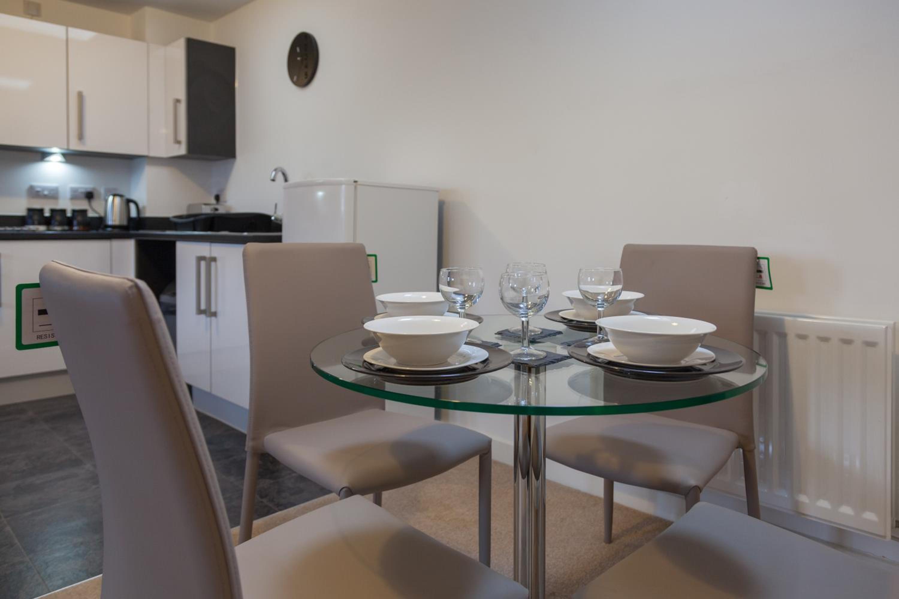 Hereford - Robin Coach House - Located On City Outskirts In North Hereford - Modern 2 Bedroom Property With Parking - Suitable For Small Family, Couple Or  view 3