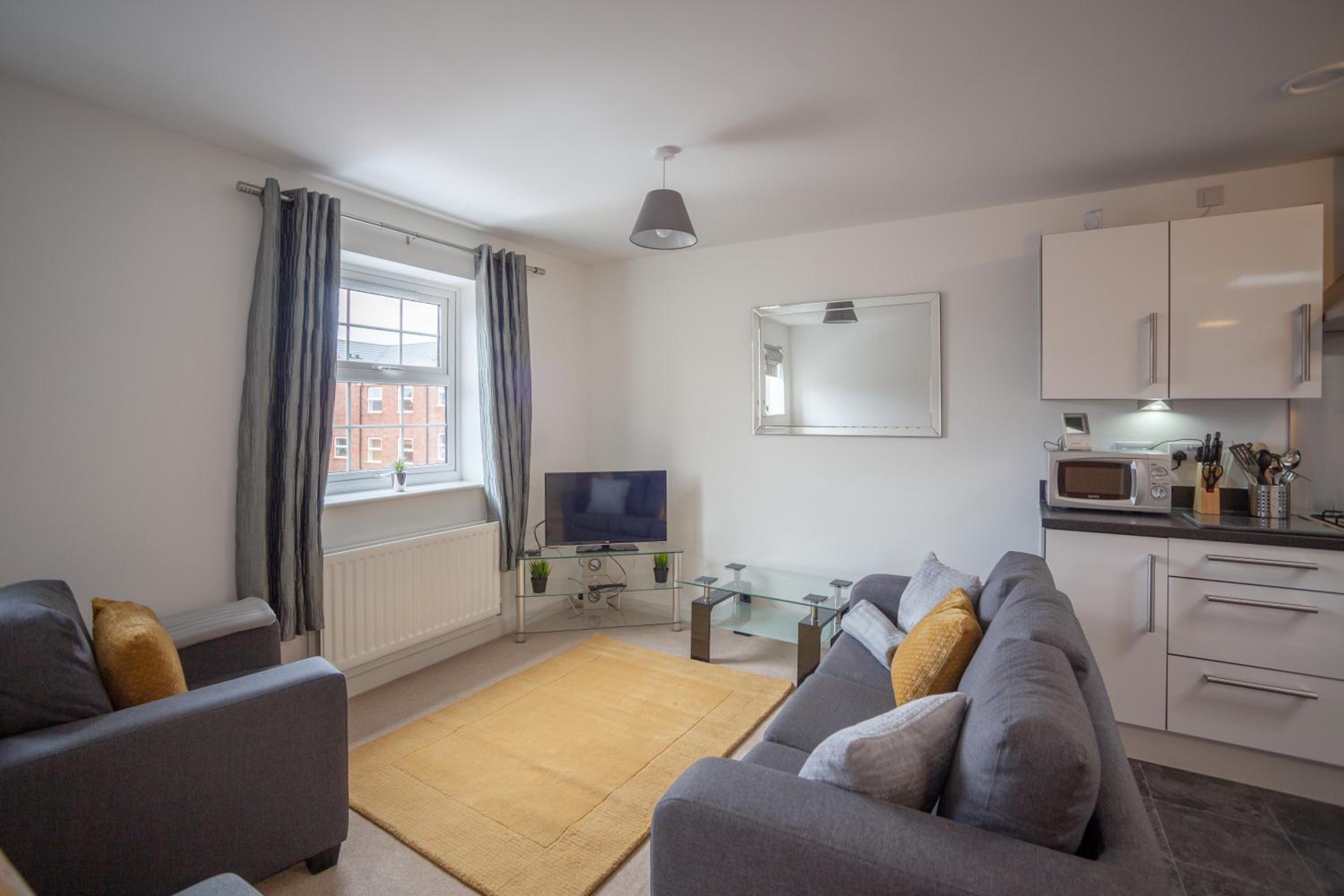 Hereford - Robin Coach House - Located On City Outskirts In North Hereford - Modern 2 Bedroom Property With Parking - Suitable For Small Family, Couple Or  view 4
