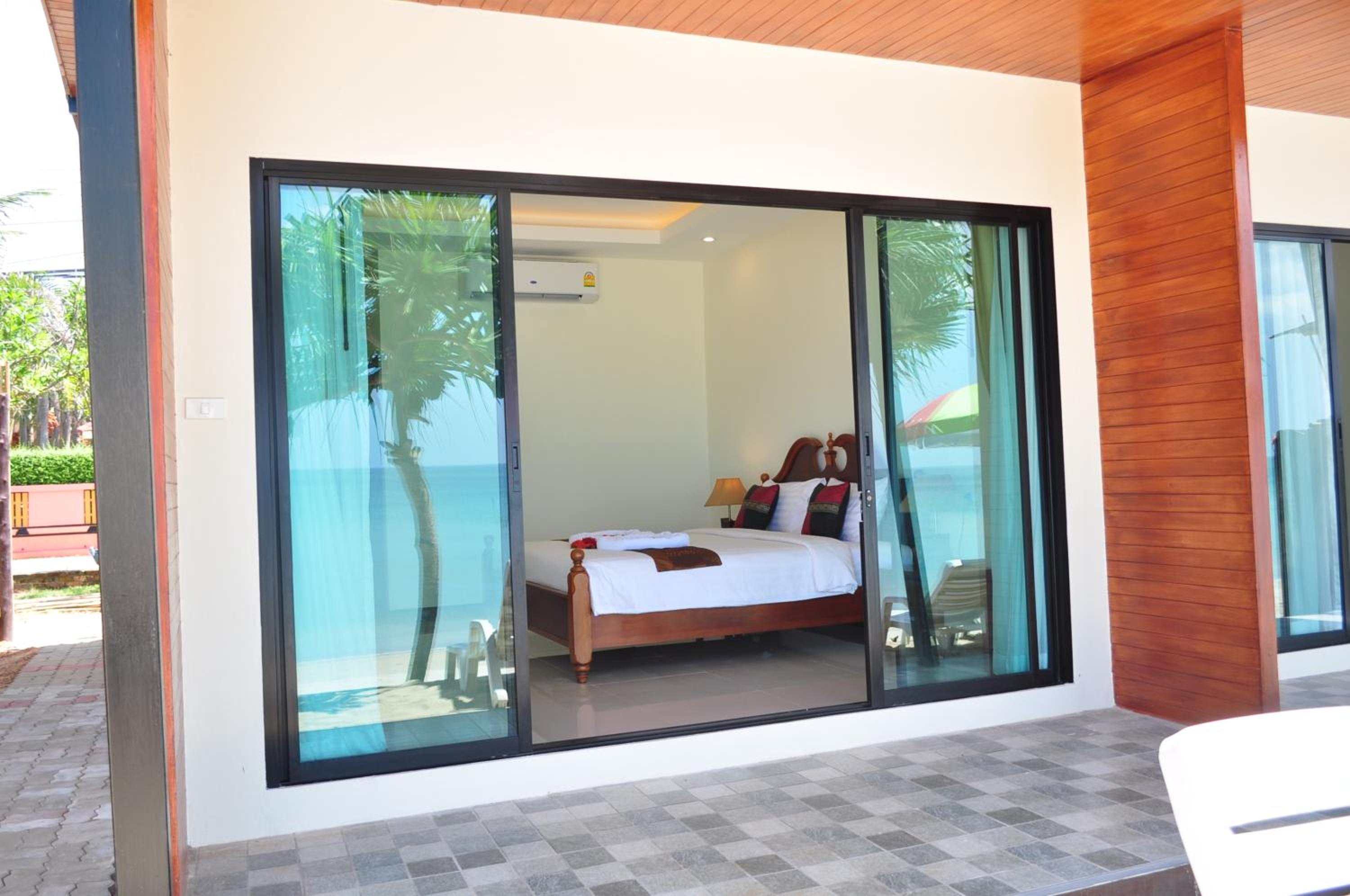 Lanta Seafront Resort