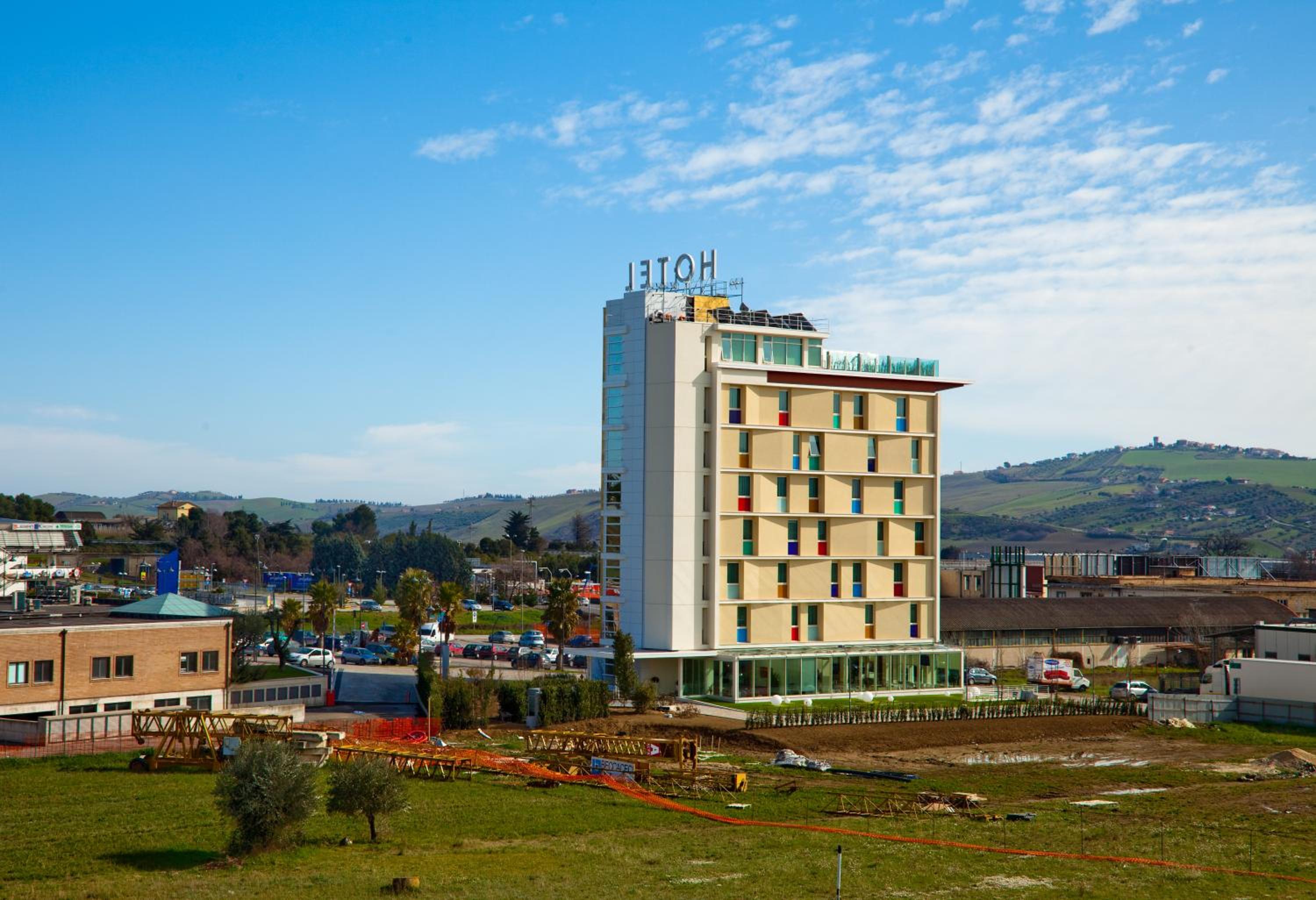 Hotel Breaking Business Hotel