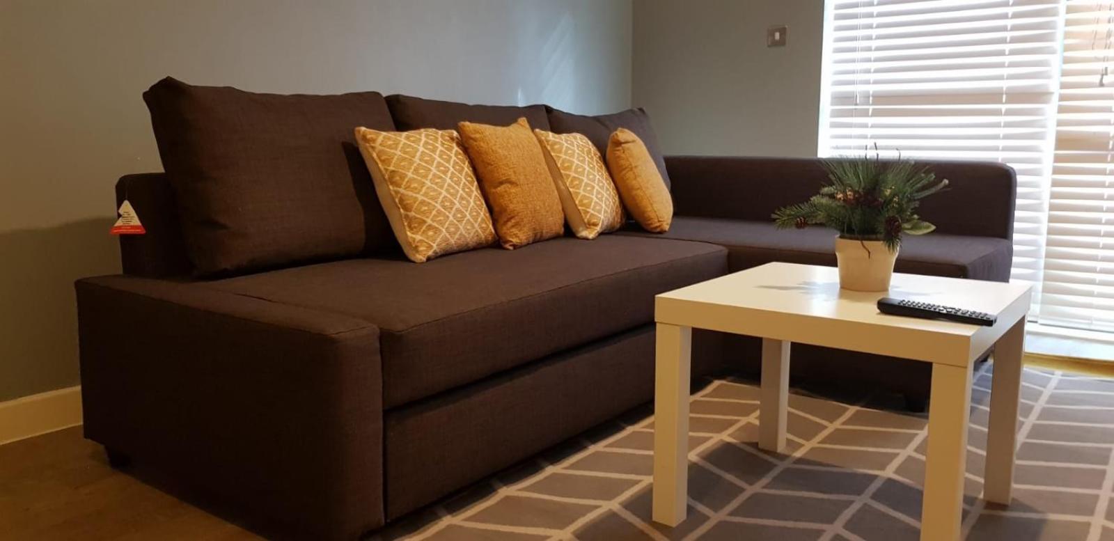 Executive Brentwood Apartment view 3